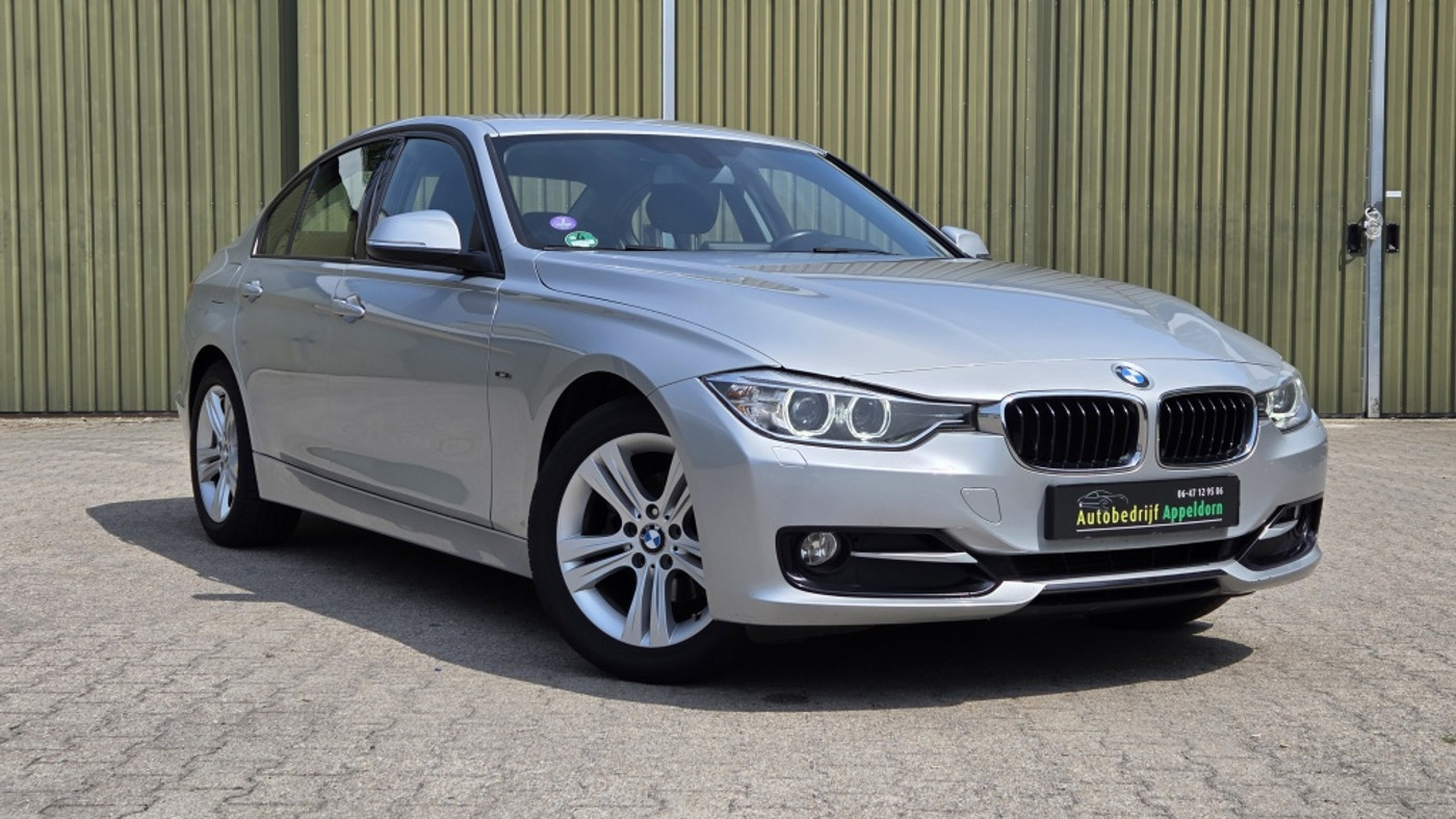 BMW 316i 316i Executive Sport 2013 - voorkant