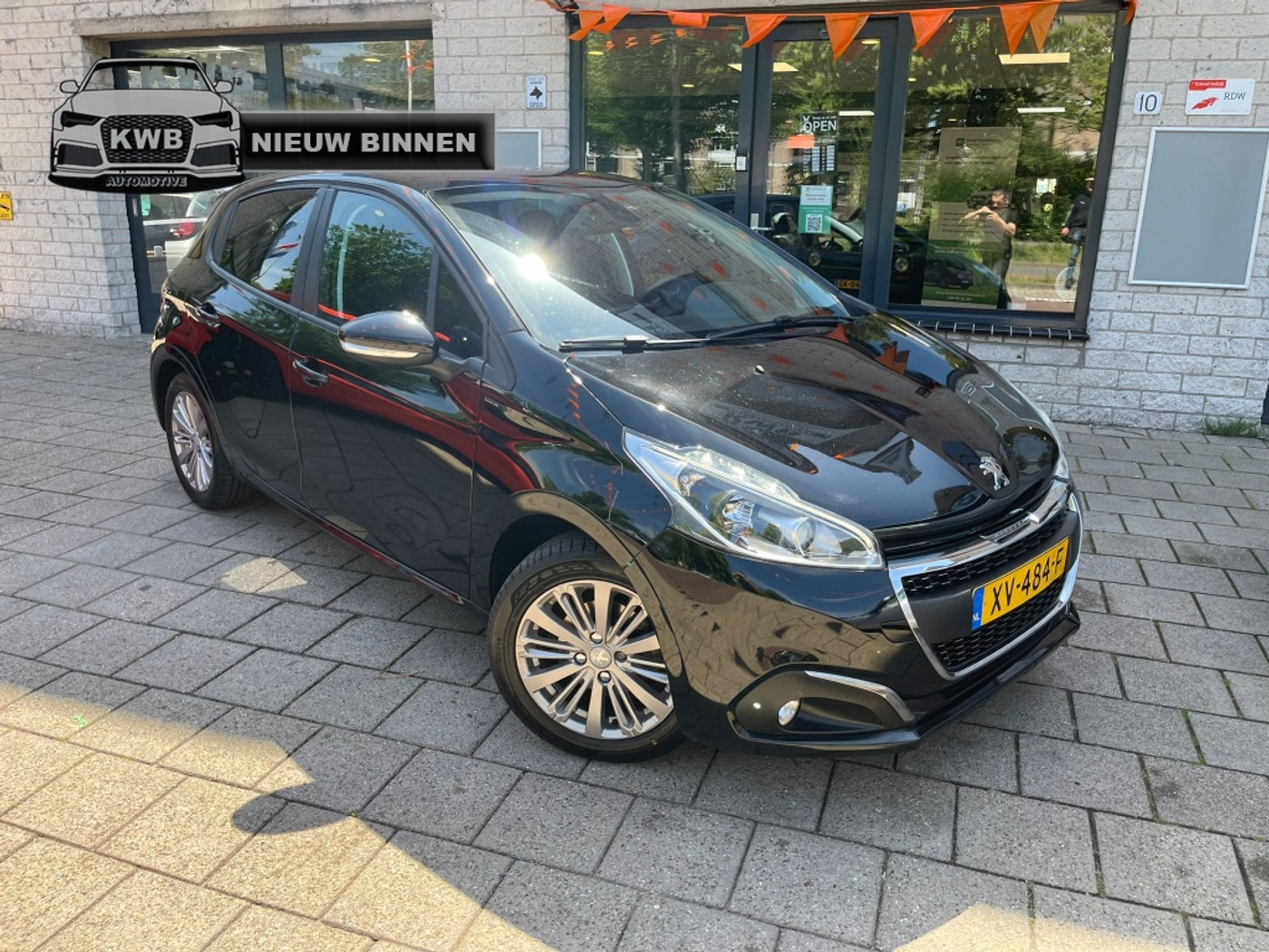 Peugeot 208 1.2 Signature Navi 4x Nw banden Distri VV 2019 - voorkant