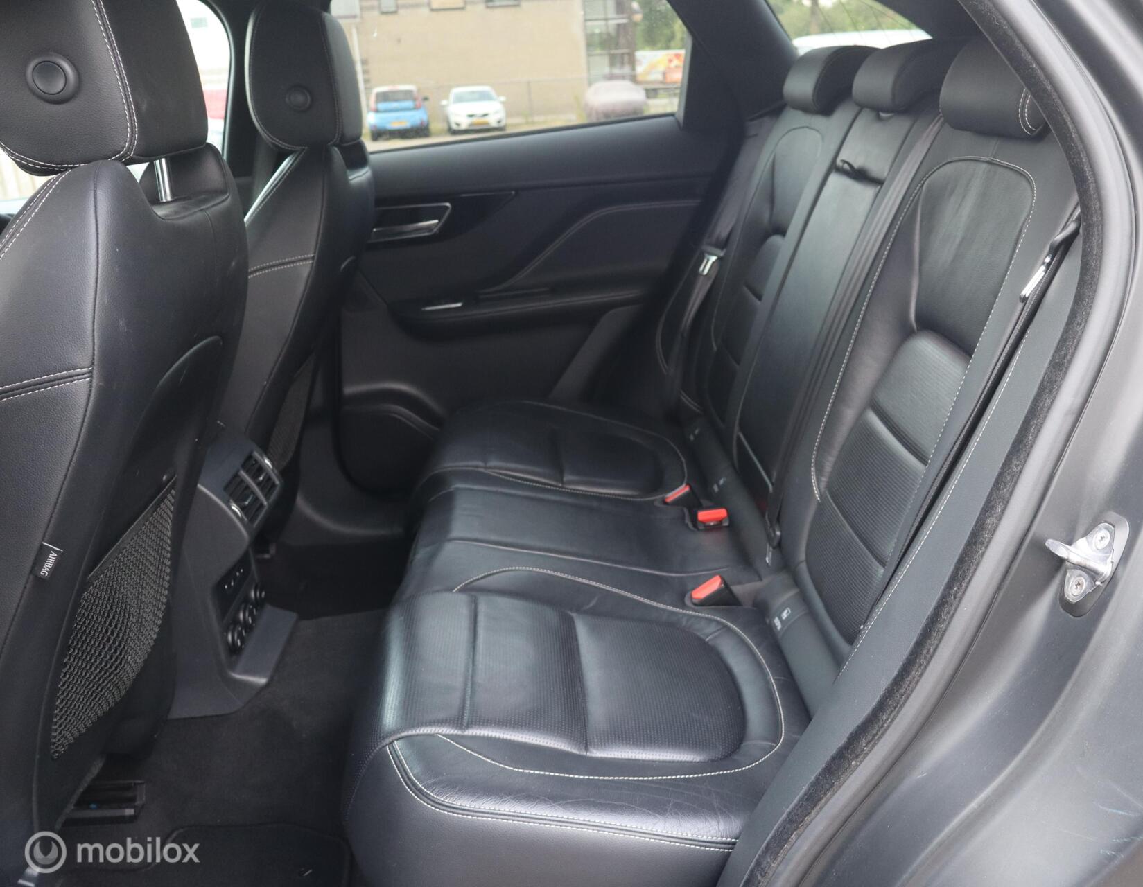 Foto van Jaguar Jaguar F-pace