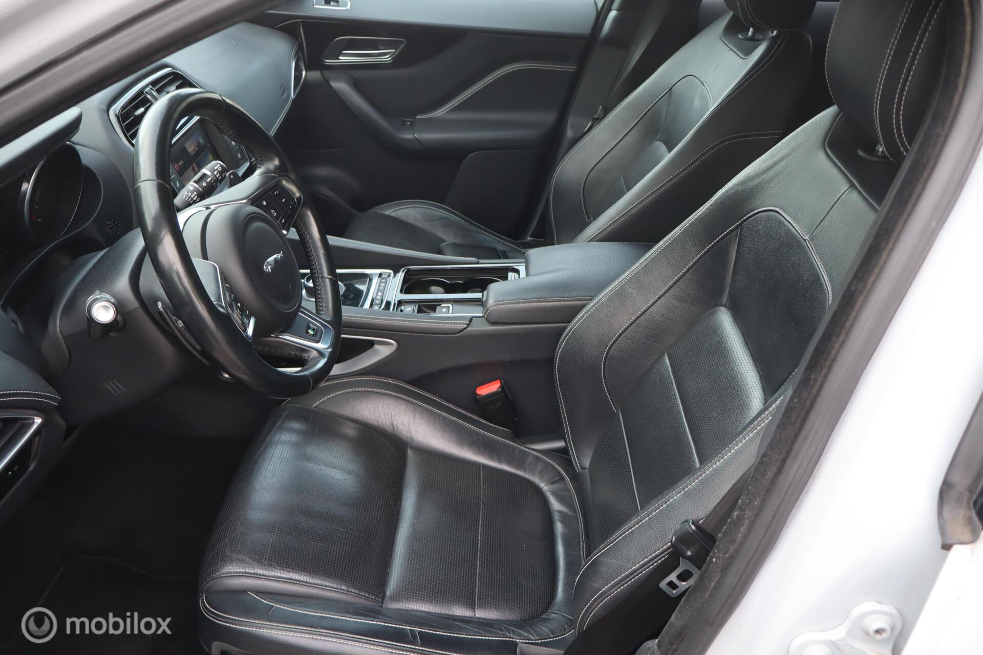 Foto van Jaguar Jaguar F-pace