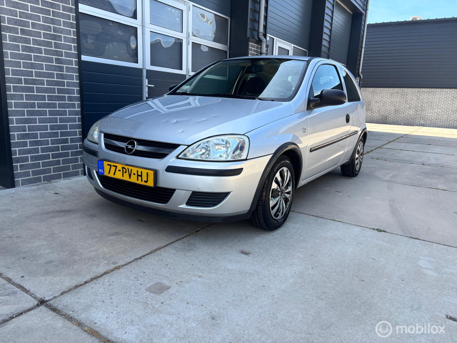 Opel Corsa-c 1.2-16V Rhythm Nieuwe APK NAP Onderhoudsb. Elec.Rm. 2005 - voorkant