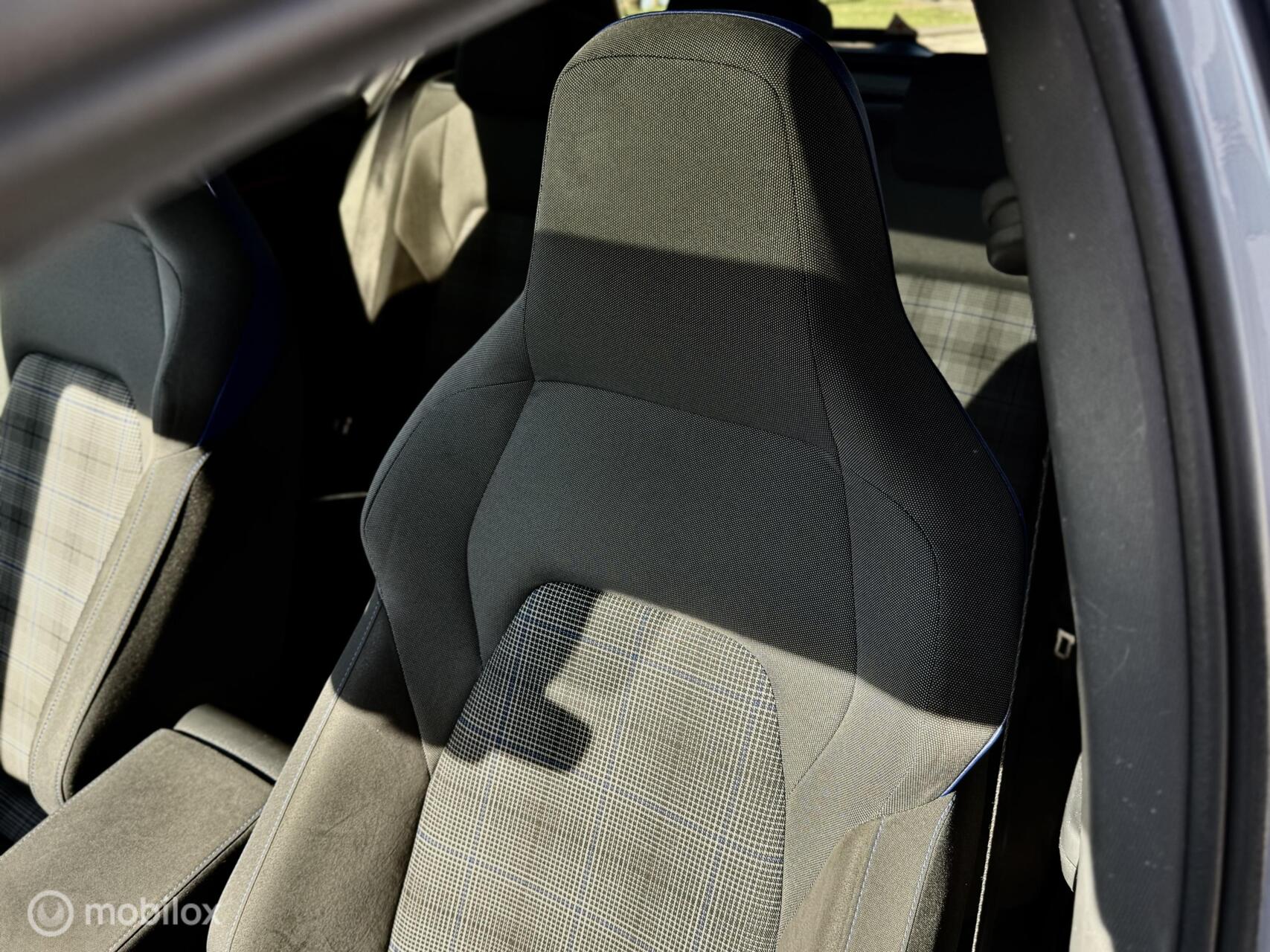Foto van Volkswagen Golf GTE