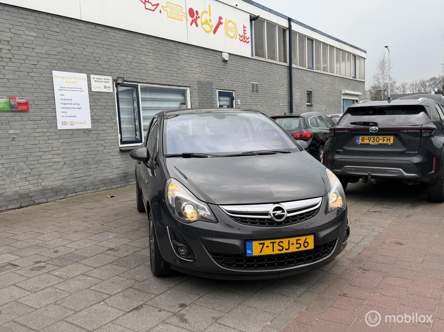 Opel Corsa 1.2-16V Cosmo automaat |airco 2014 - voorkant