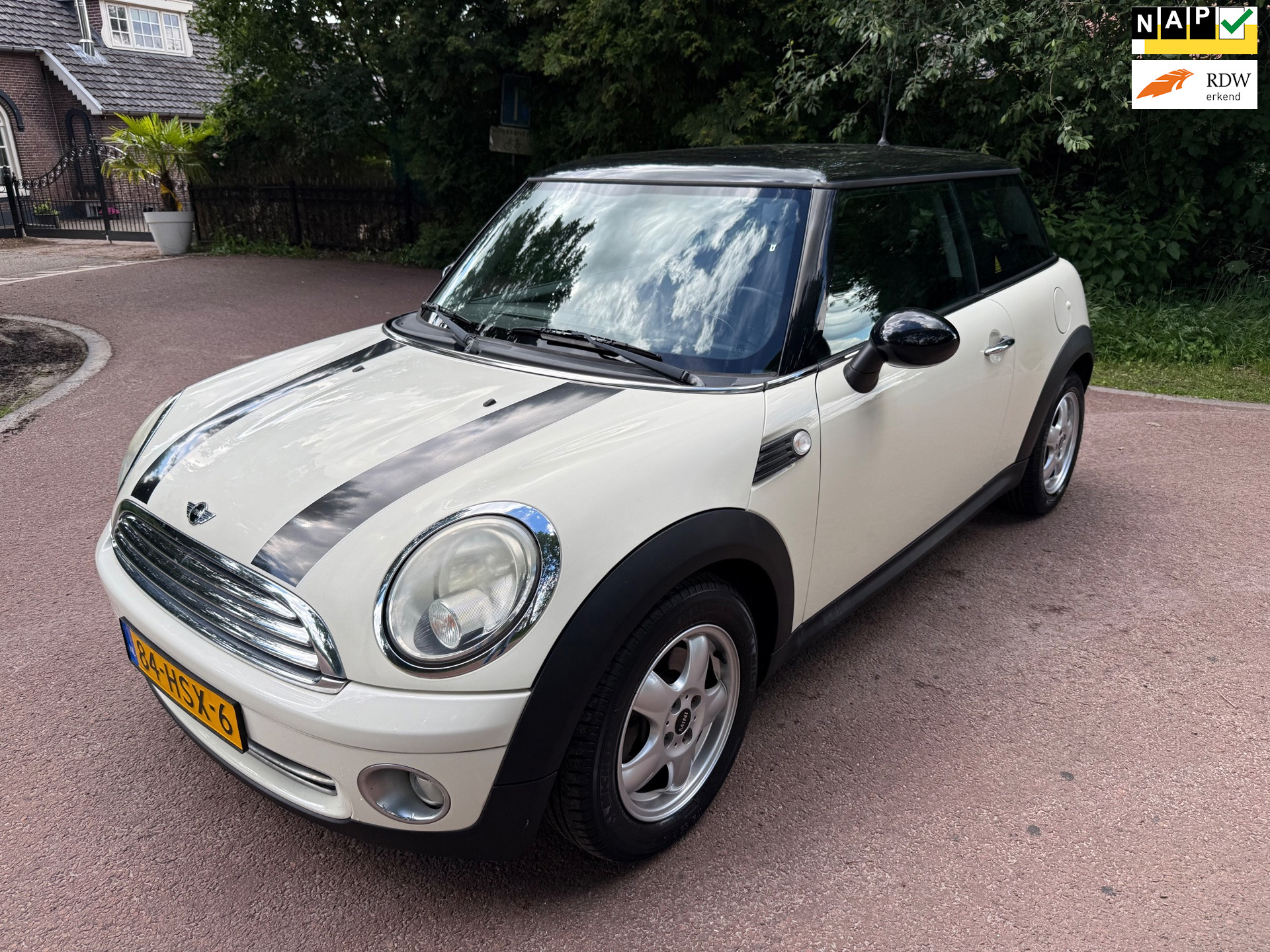 Mini Mini Cooper 1.6 Cooper Pepper Airco / Apk / NAP / 6-bak 2009 - voorkant