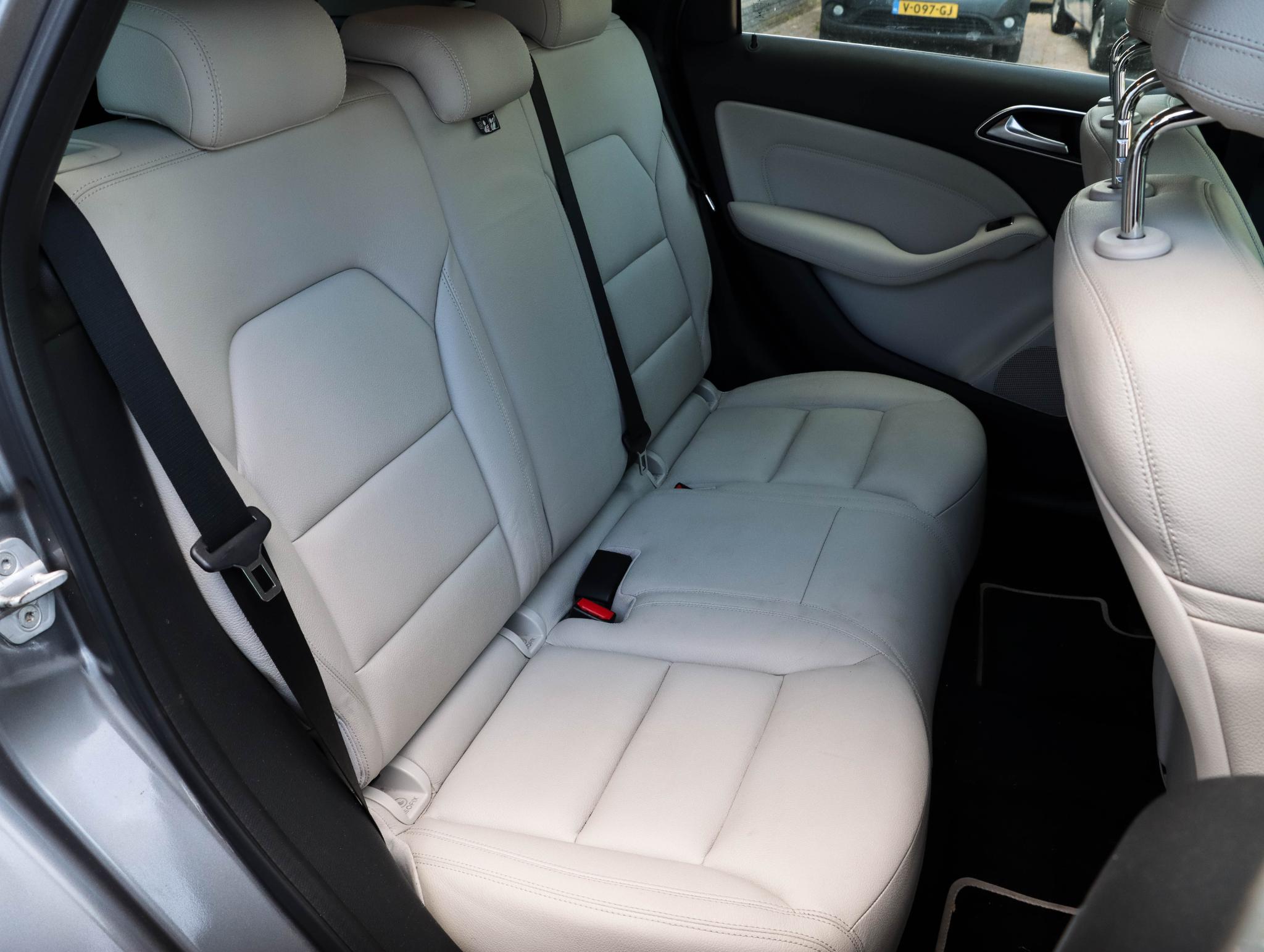 Foto van Mercedes-Benz B 200