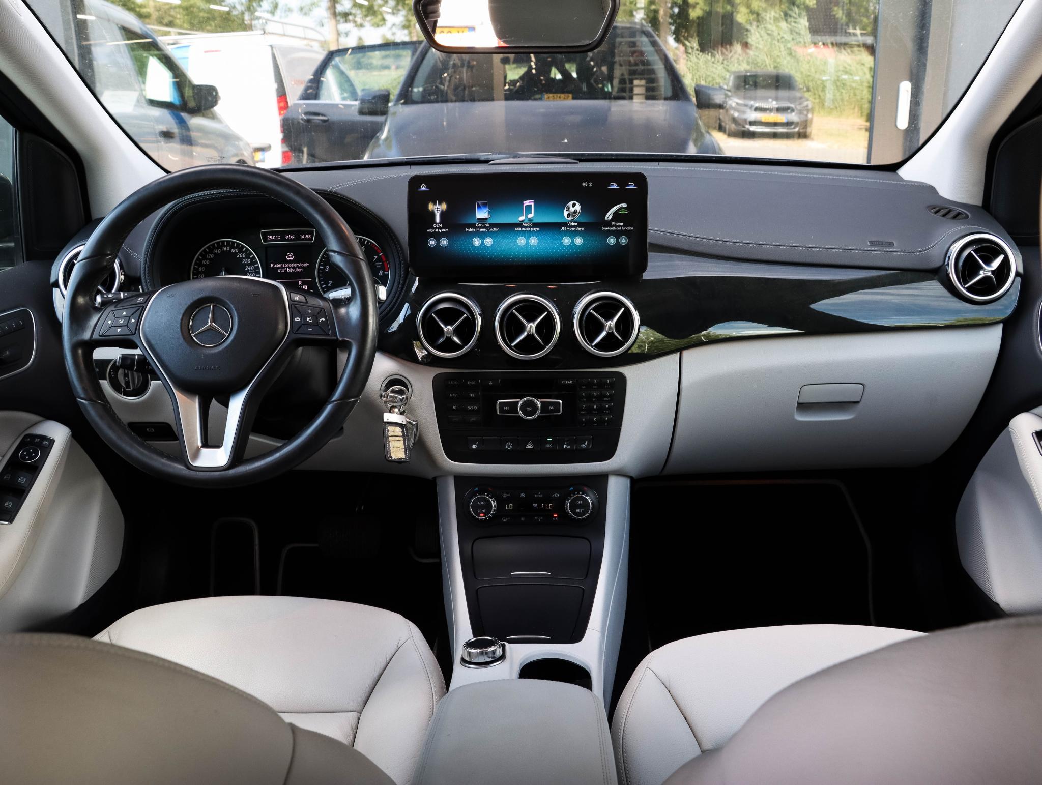 Foto van Mercedes-Benz B 200