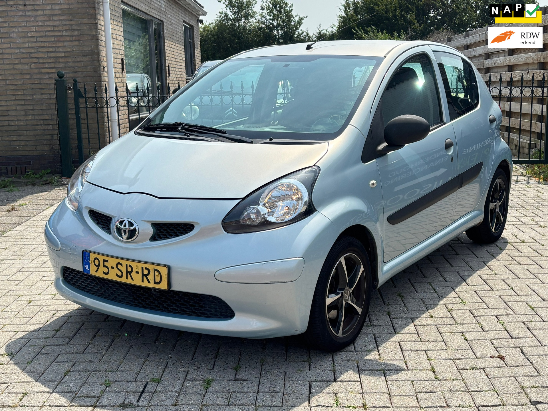 Toyota Toyota Aygo 1.0-12V | 5drs | lange apk keuring | rijd en schakelt goed ! vaste prijs !!! 2006 - voorkant