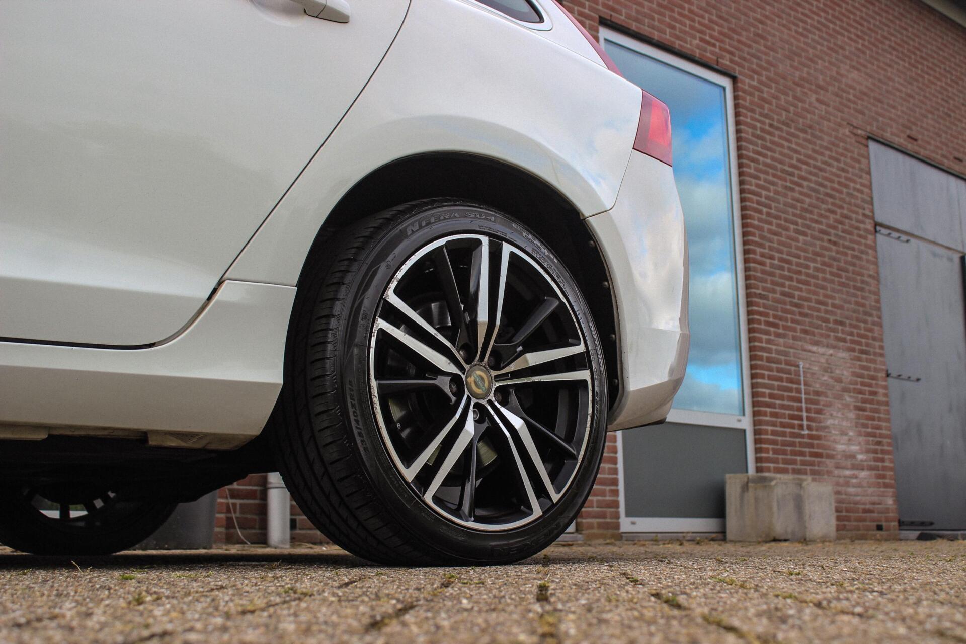 Foto van Volvo V60 Plug In Hybrid