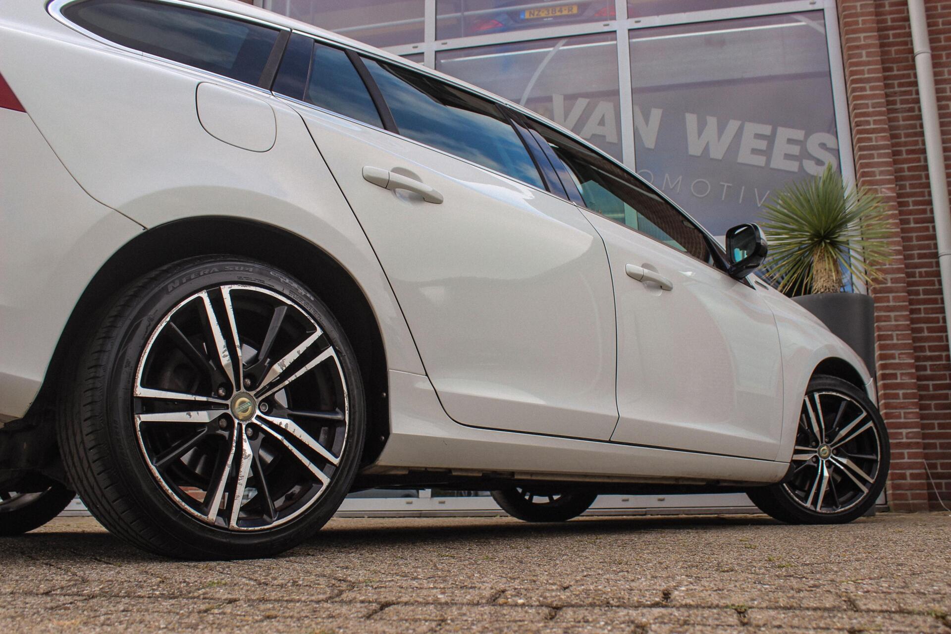 Foto van Volvo V60 Plug In Hybrid
