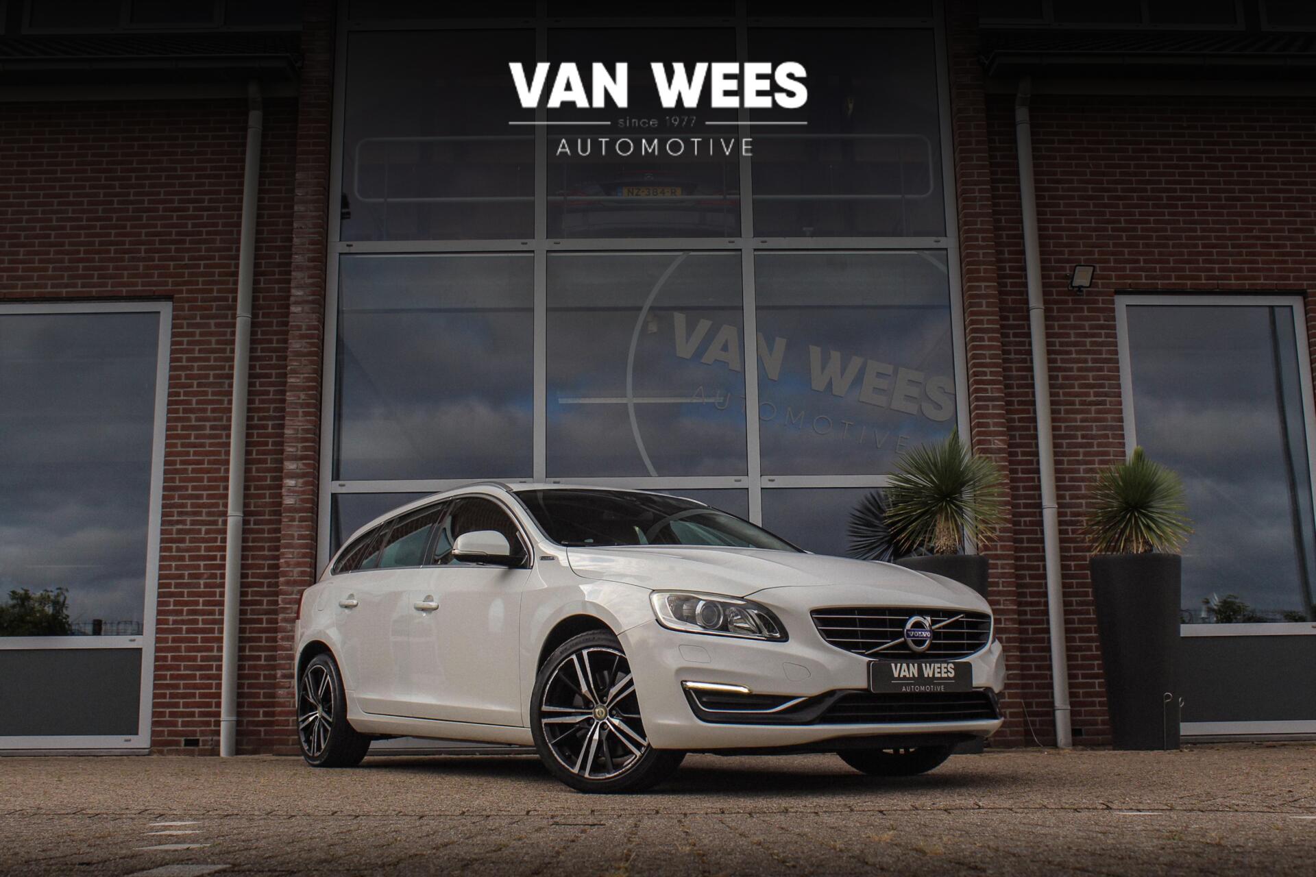 Volvo V60 Plug In Hybrid 2.4 D6 AWD Plug-In Hybrid Summum | 3e eigenaar | NL auto | Sportstoelen | Memory | Cruise control | Navigatie | Bluetooth | Stoelverwarming | Climate control | Trekhaak 2013 - voorkant