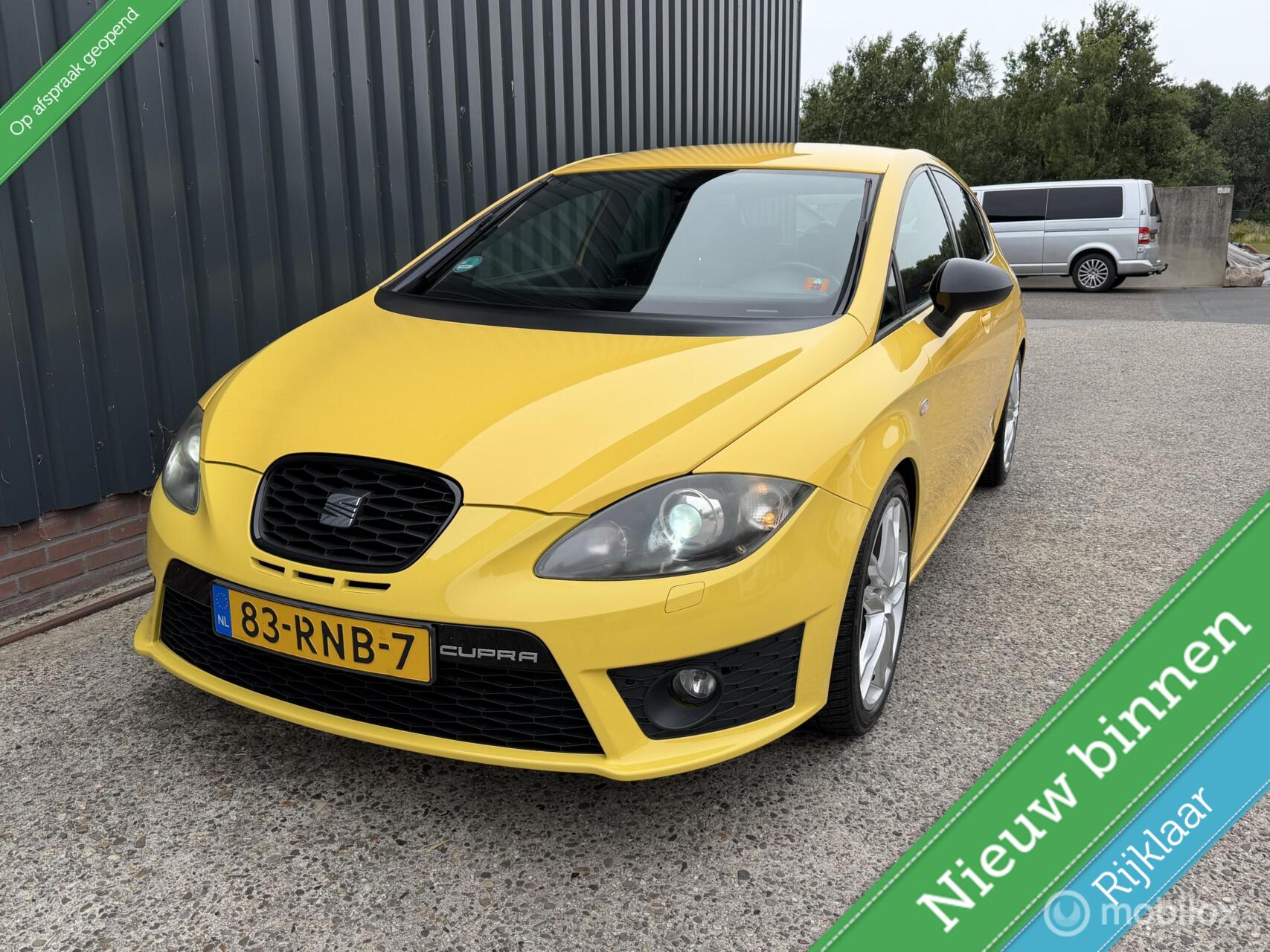 Seat Leon 2.0 TFSI Cupra 240 PK / Schaalstoelen / Carplay / LMV 18'' / NAP 2011 - voorkant
