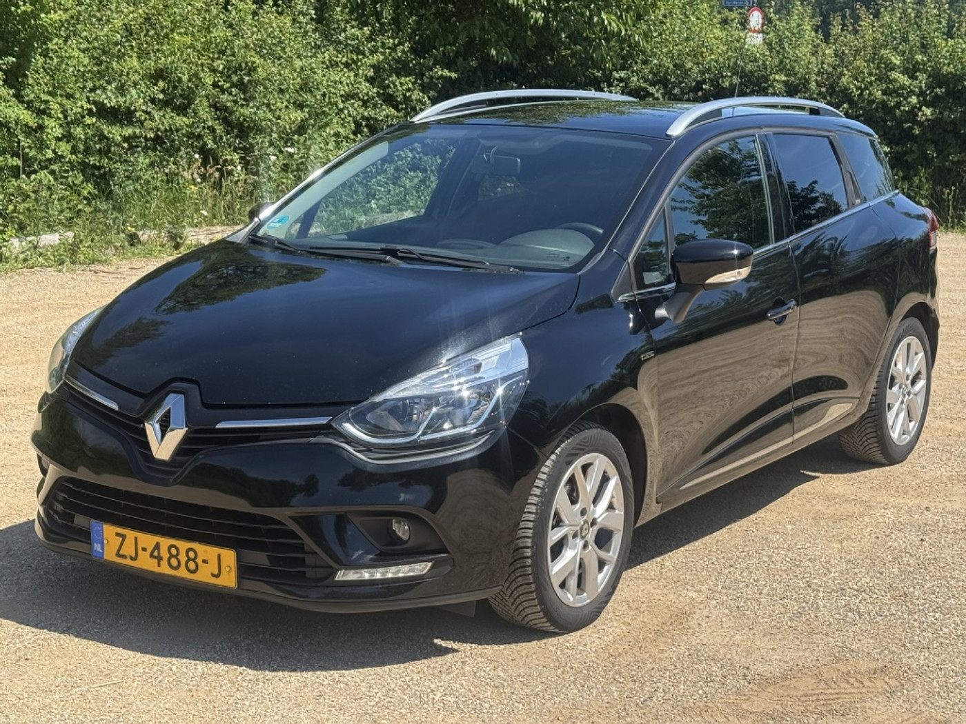 Renault Clio 1.5 dCi 90pk Limited *NAVI/AIRCO 2019 - voorkant