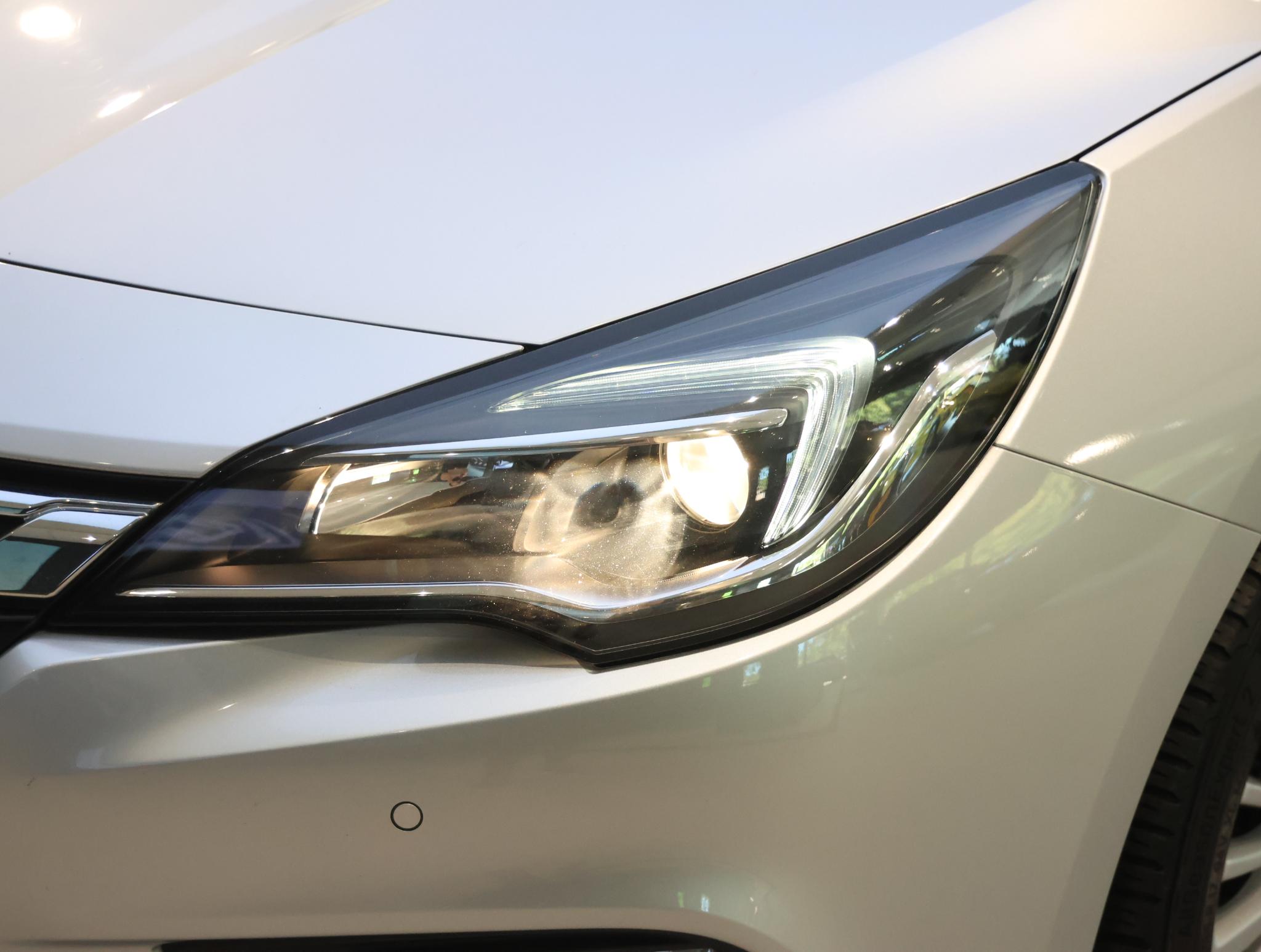 Foto van Opel Astra Sports Tourer