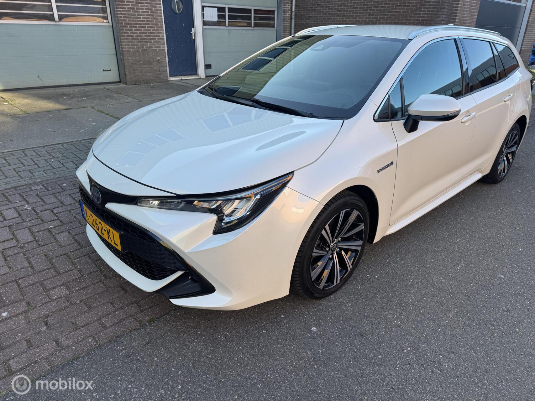 Toyota Toyota Corolla 1.8 Hybrid Business+ 2021 - voorkant
