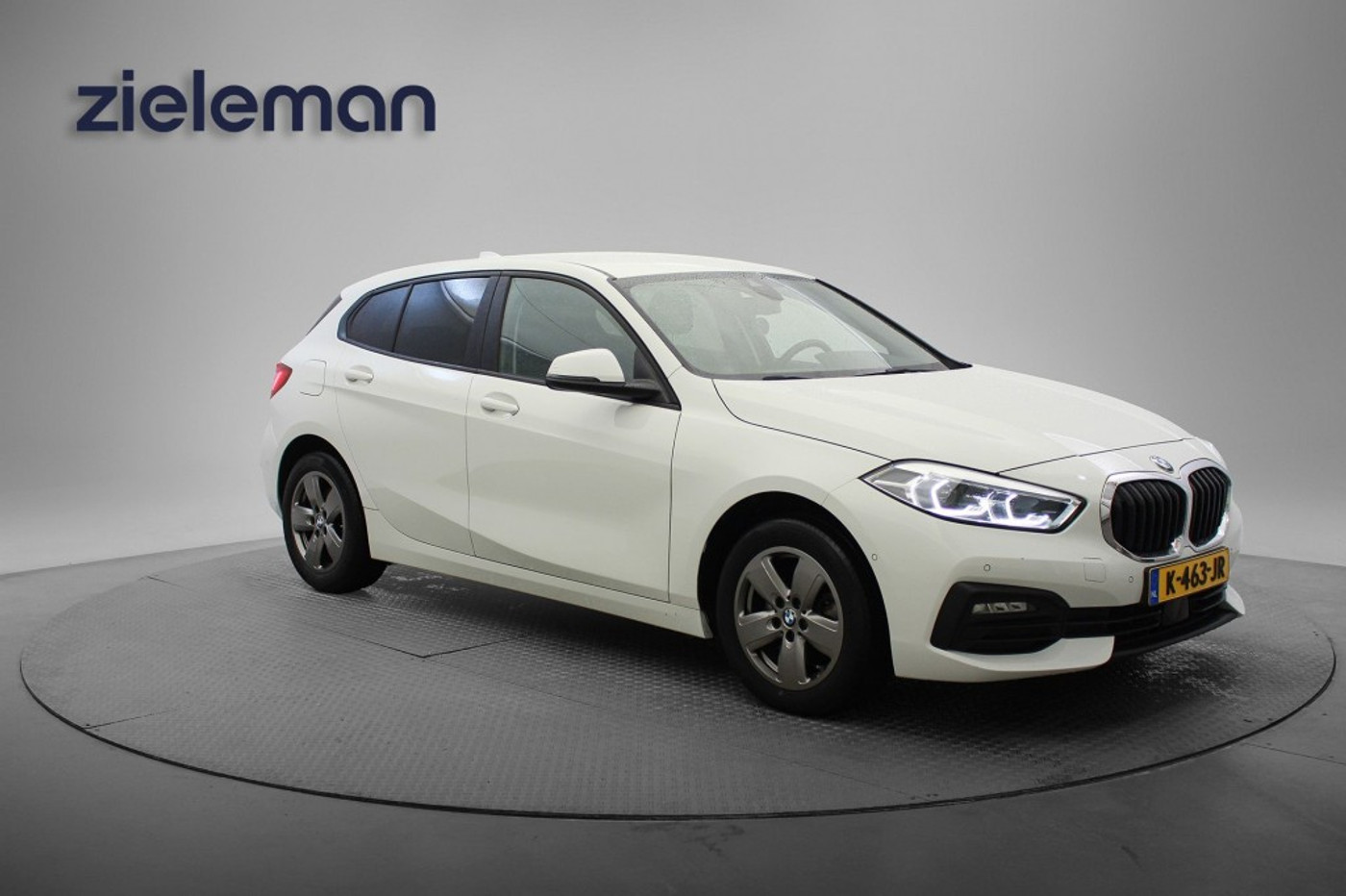 BMW 118i 118i Executive Edition - Digitaal Cockpit, Carplay, Camera, Clima, PDC 2021 - voorkant