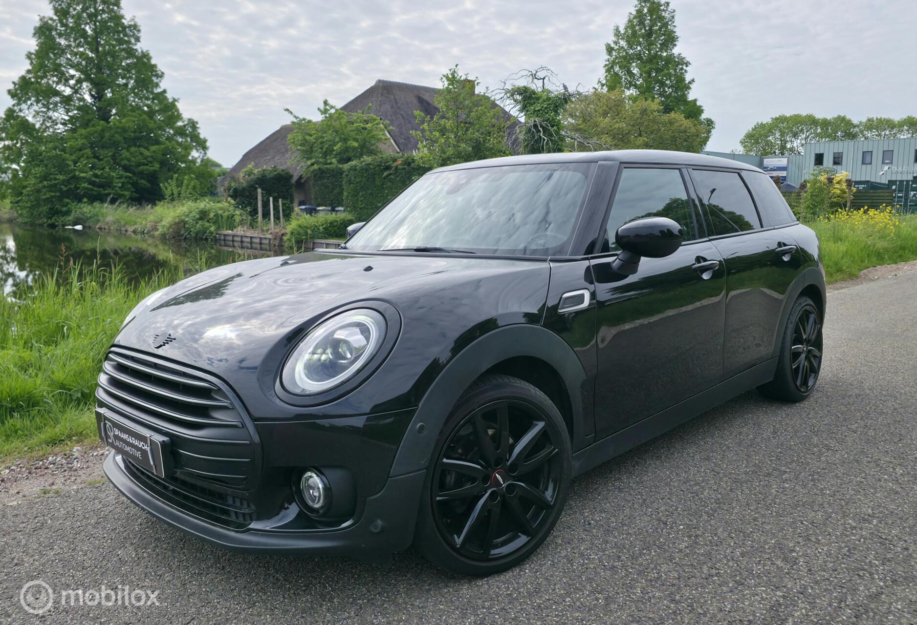 Mini Clubman One 1.5 / Navi / Carplay / Stoelv. / JCW velgen 2019 - voorkant