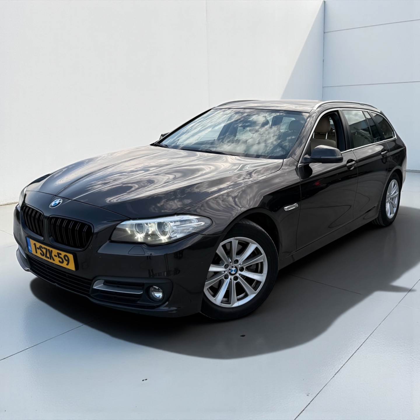 BMW 520i 520i Business Xenon NAVI LED 2014 - voorkant