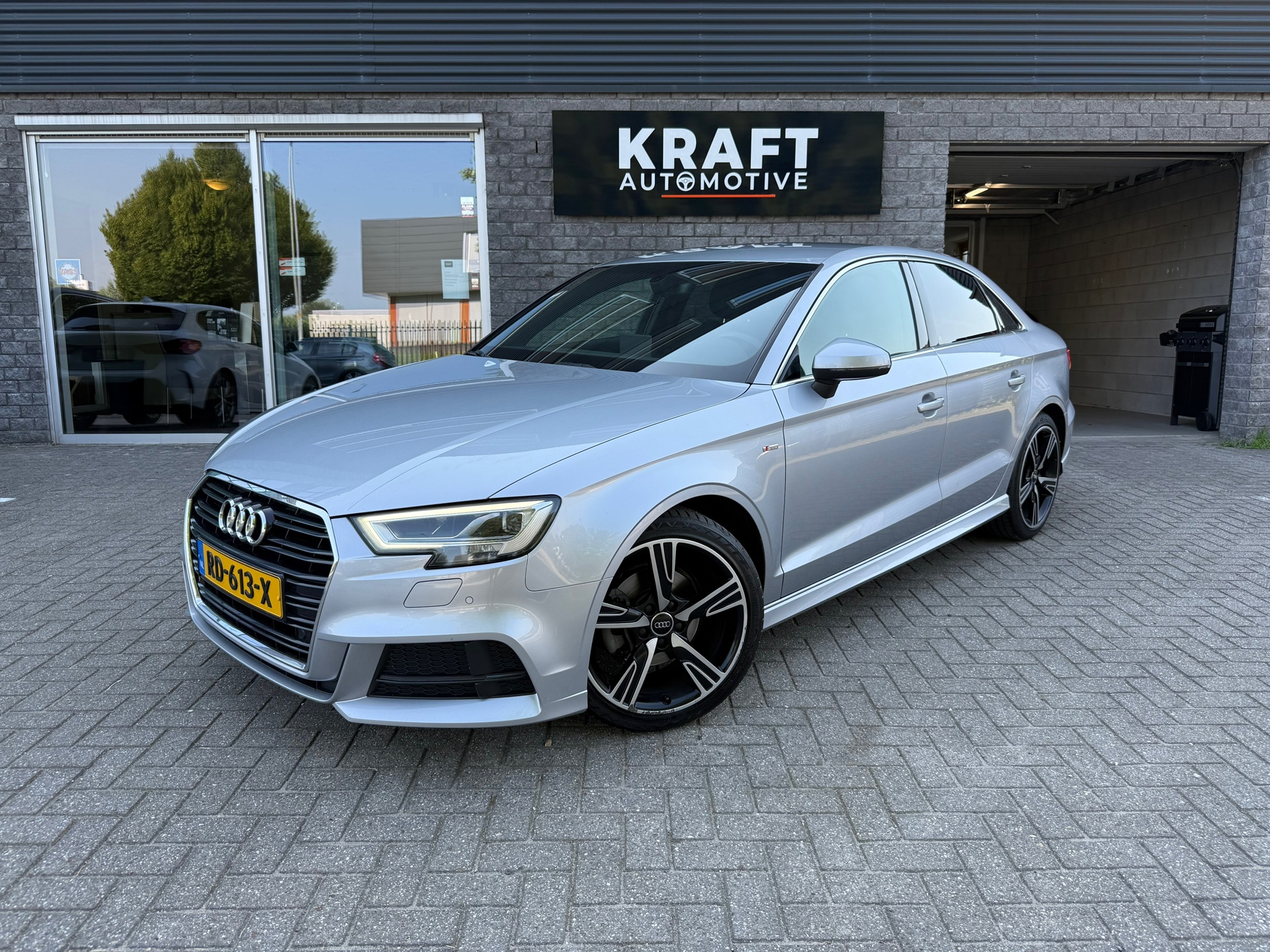 Audi A3 Limousine 1.5 TFSI CoD 3 X S-Line | NAP | Virtual | Camera | Full LED | Dealer OH | Clima | Bluetooth | Trekhaak | 2017 - voorkant