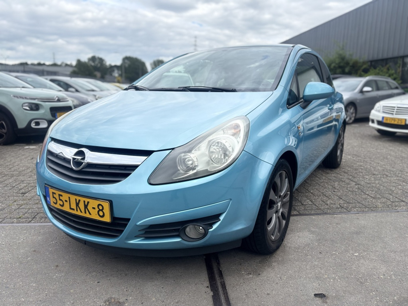 Opel Corsa 1.2-16V 111 Edition AIRCO! 2010 - voorkant