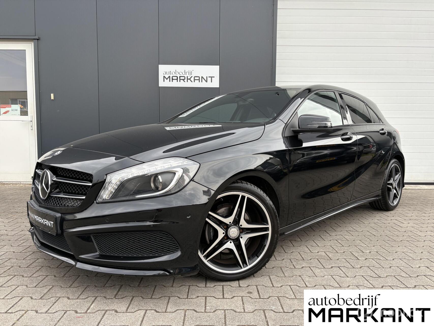 Mercedes-Benz A 180 180 AMG-Line Automaat / NAP / Xenon / Navi 2015 - voorkant