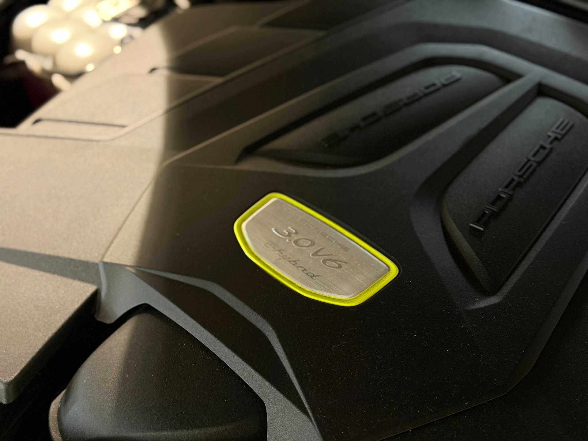 Foto van Porsche Cayenne E-hybrid