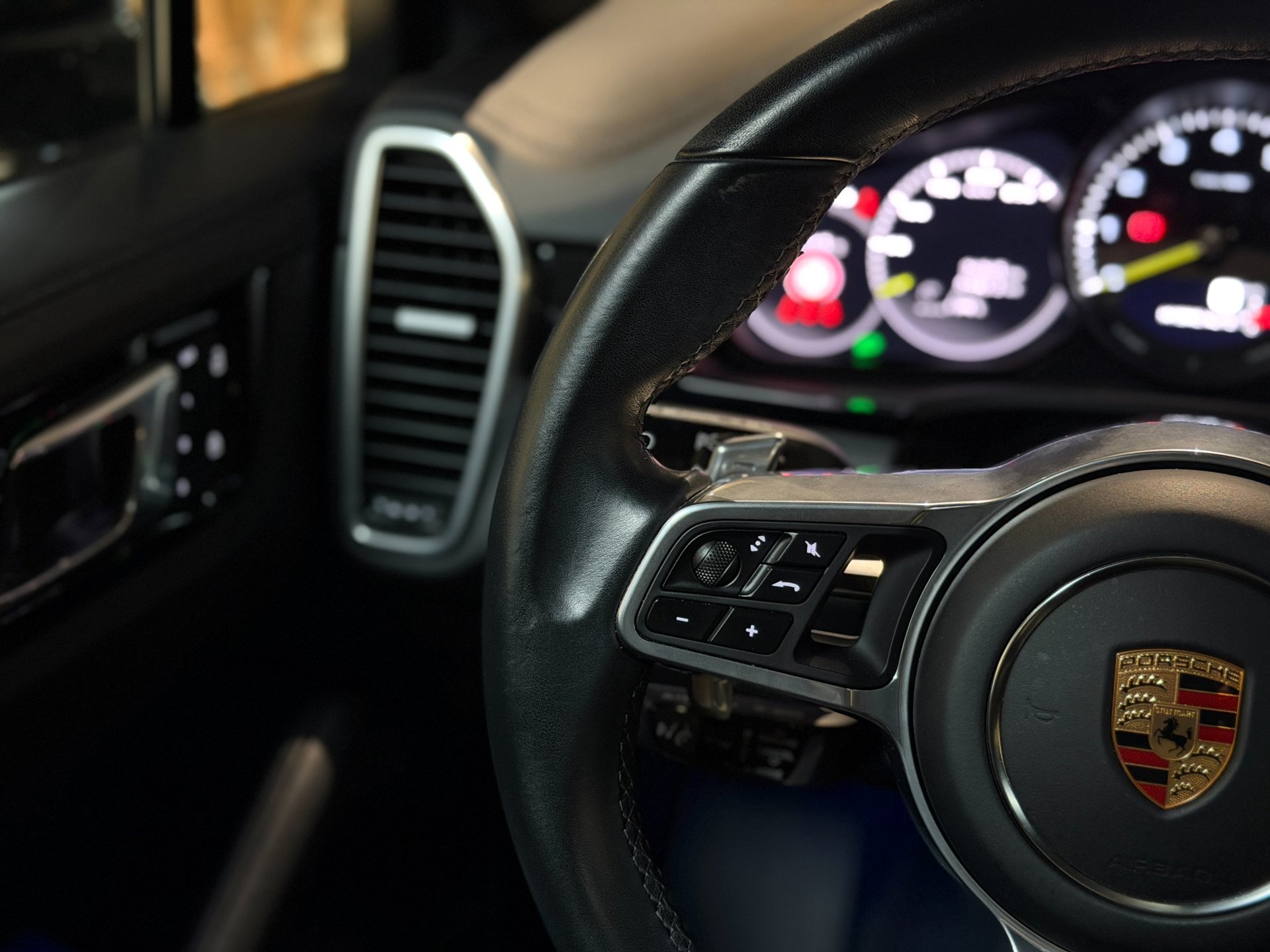 Foto van Porsche Cayenne E-hybrid