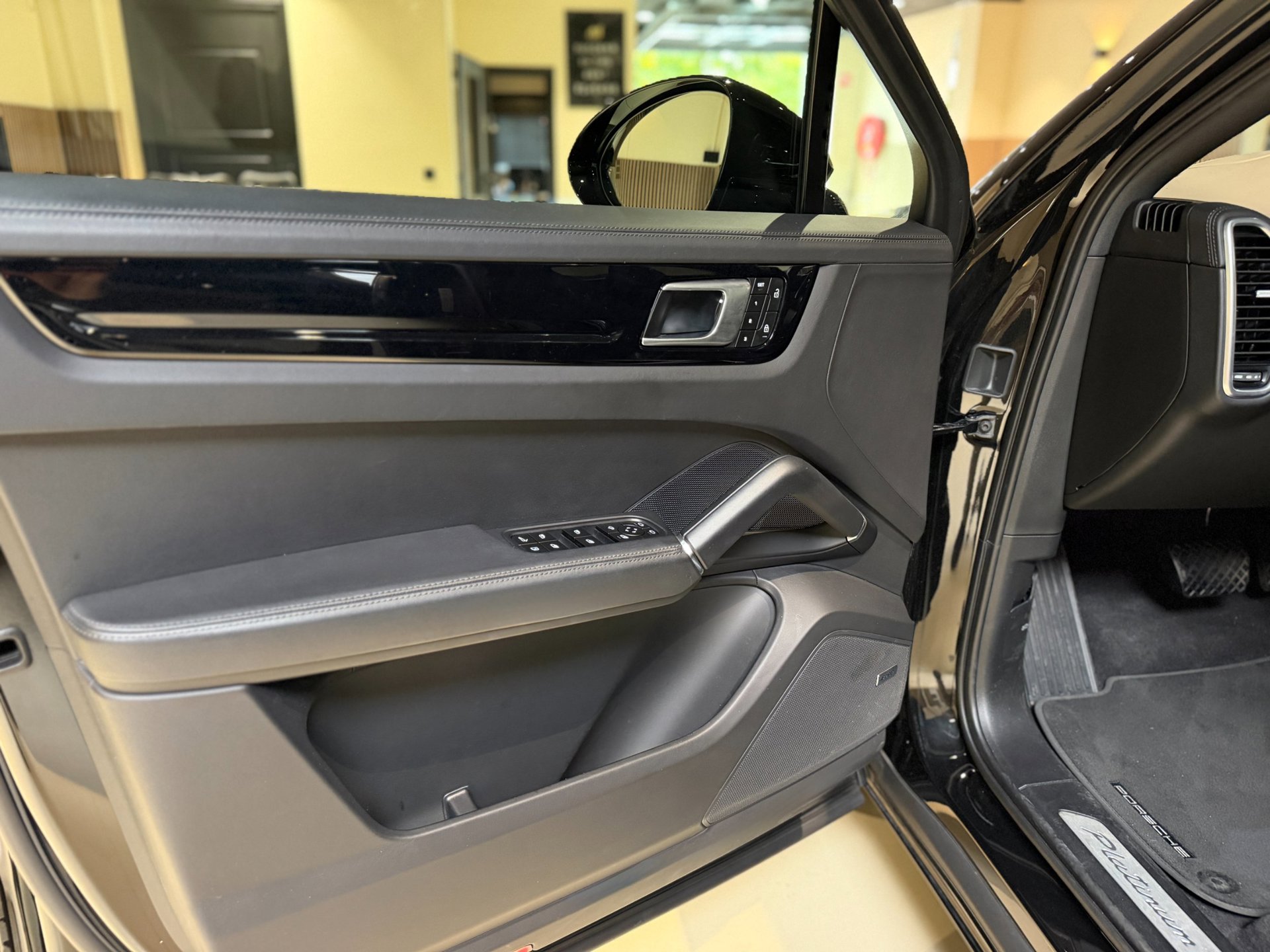 Foto van Porsche Cayenne E-hybrid