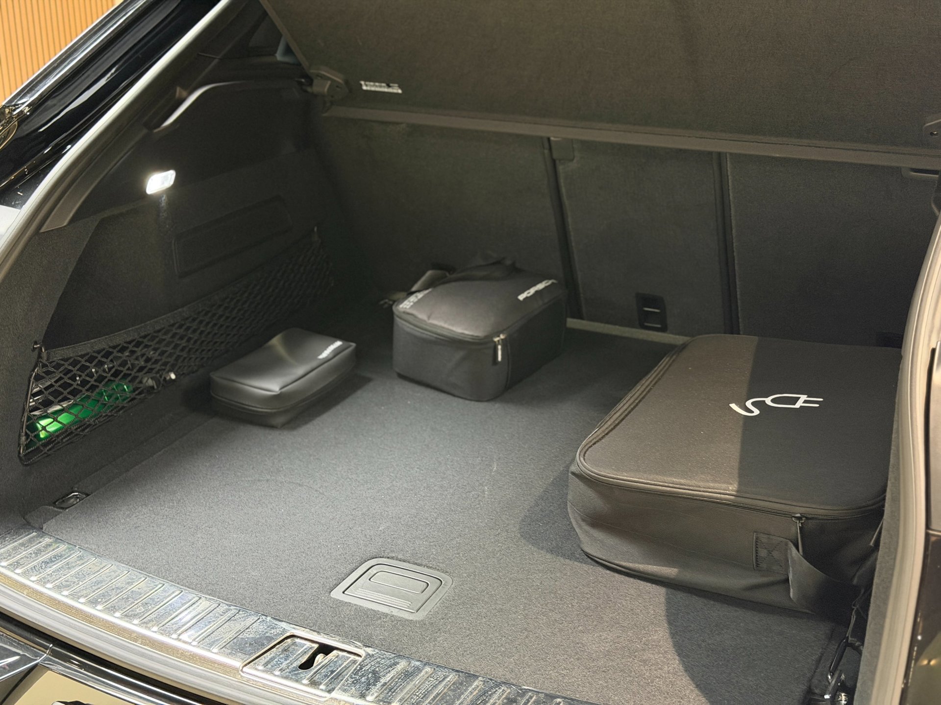 Foto van Porsche Cayenne E-hybrid