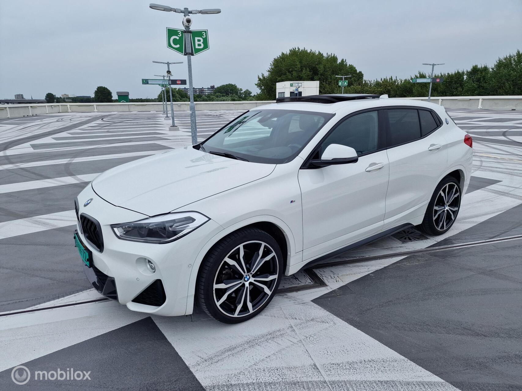 BMW X2 Sdrive20i sDrive20i High Executive Edition Pano schuifdak Dealer onderhouden 2019 - voorkant