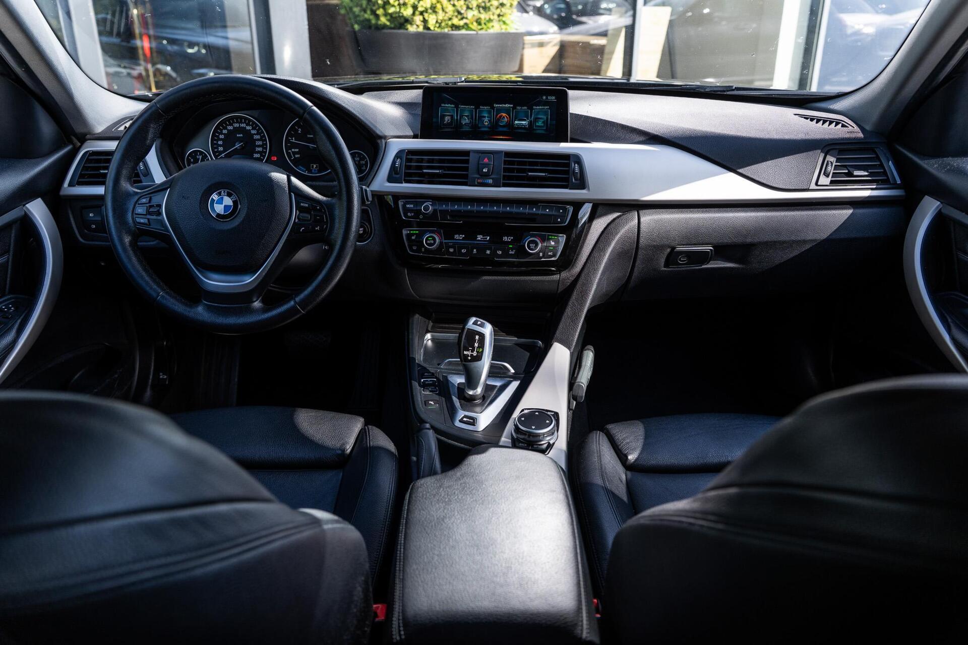 Foto van BMW 330e Iperformance