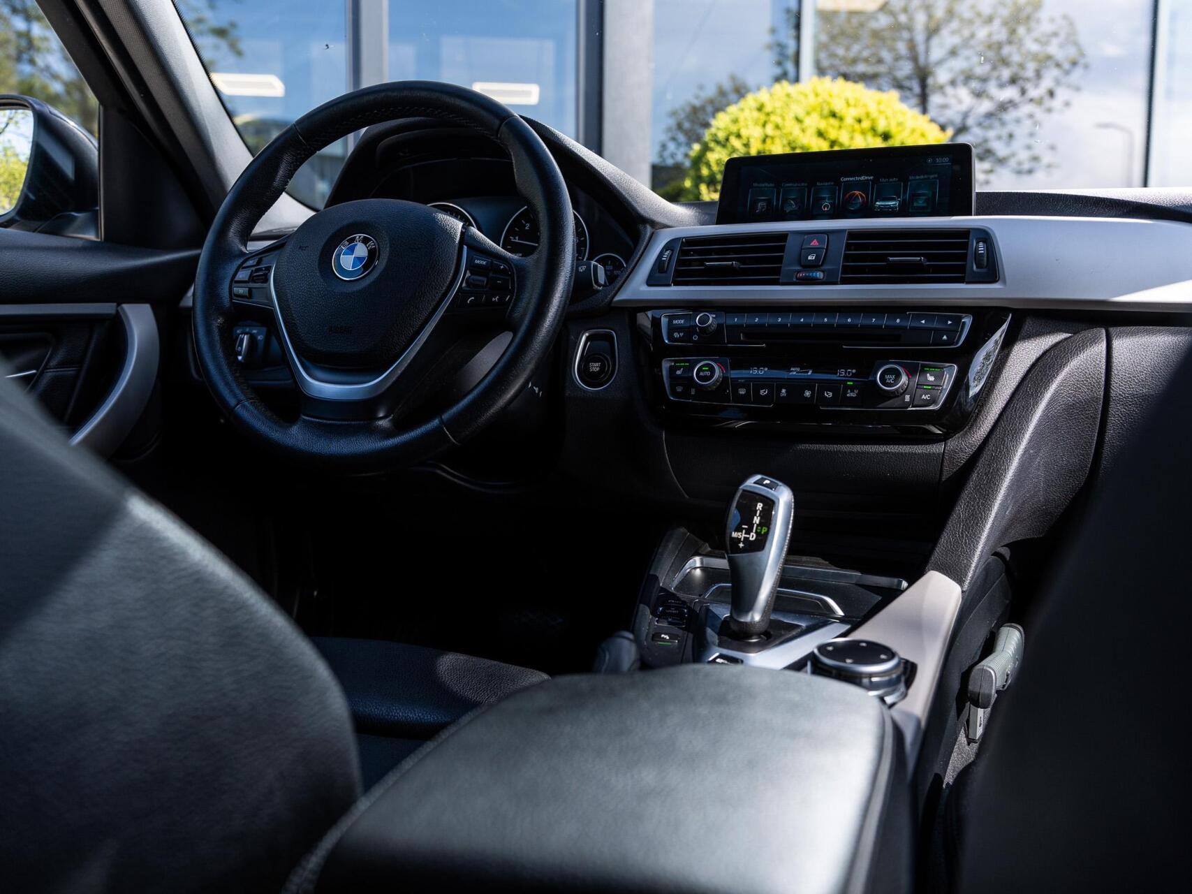 Foto van BMW 330e Iperformance