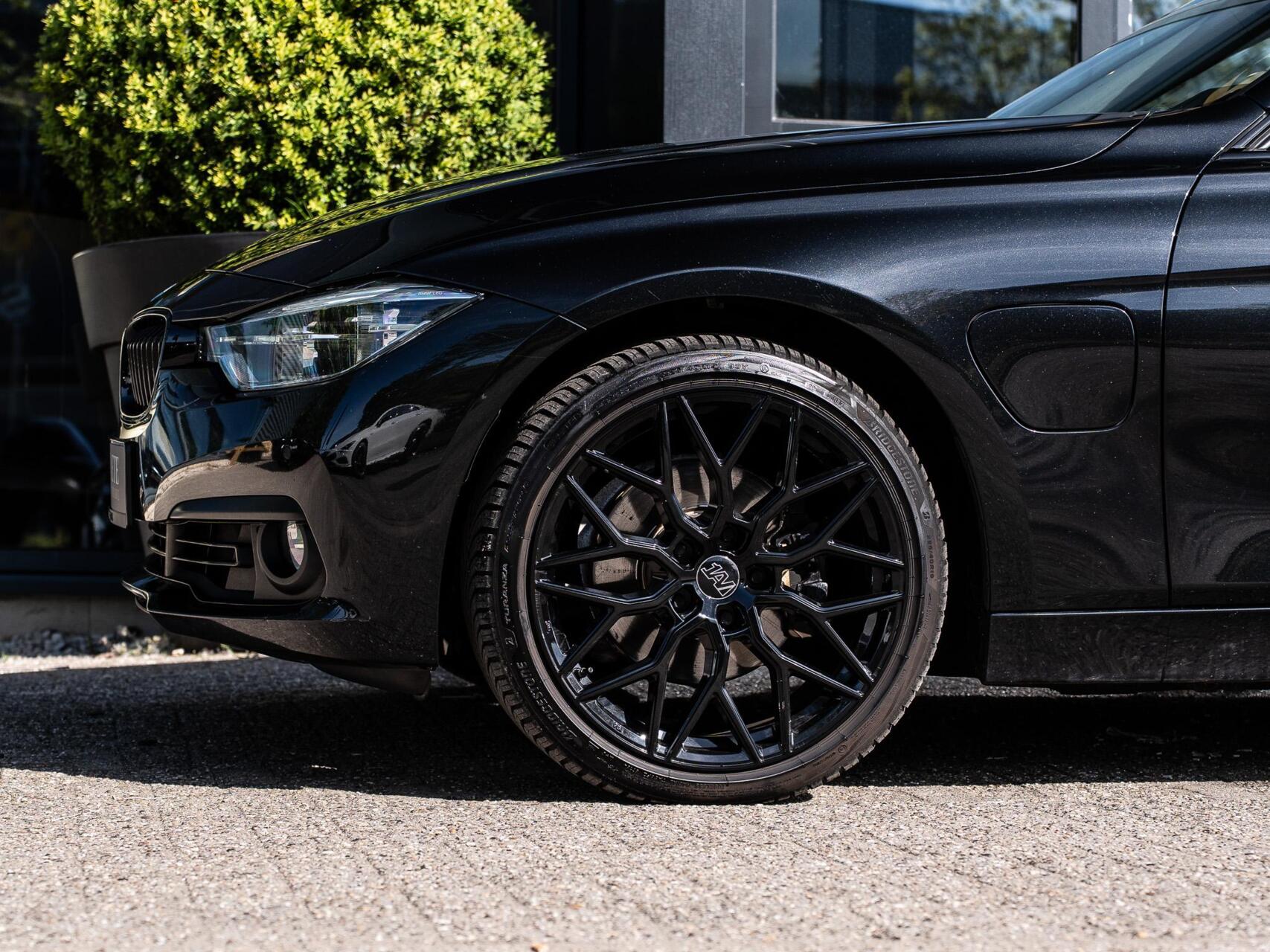 Foto van BMW 330e Iperformance