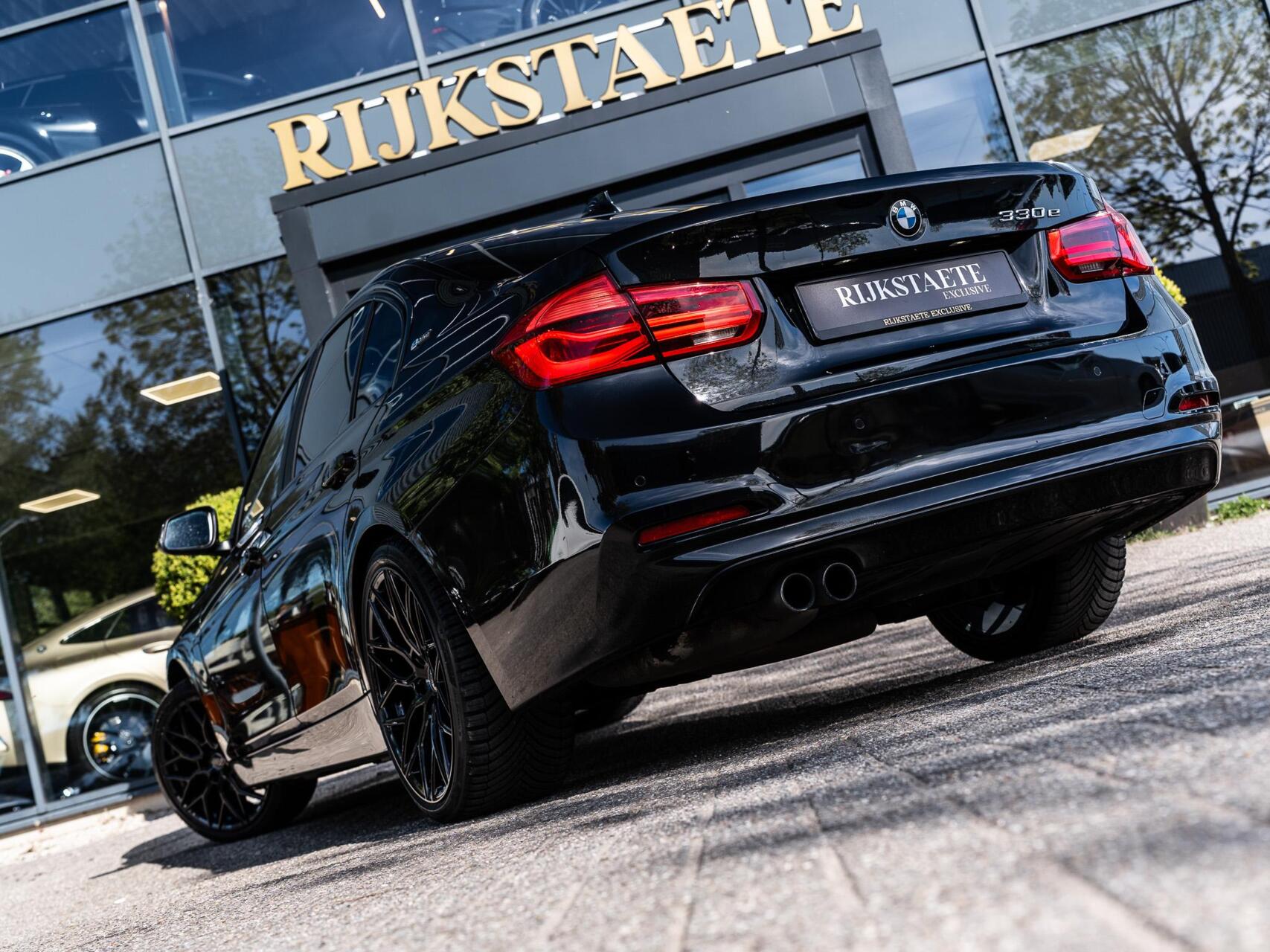 Foto van BMW 330e Iperformance