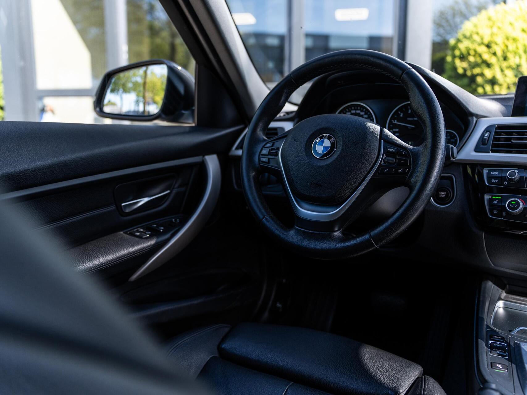 Foto van BMW 330e Iperformance