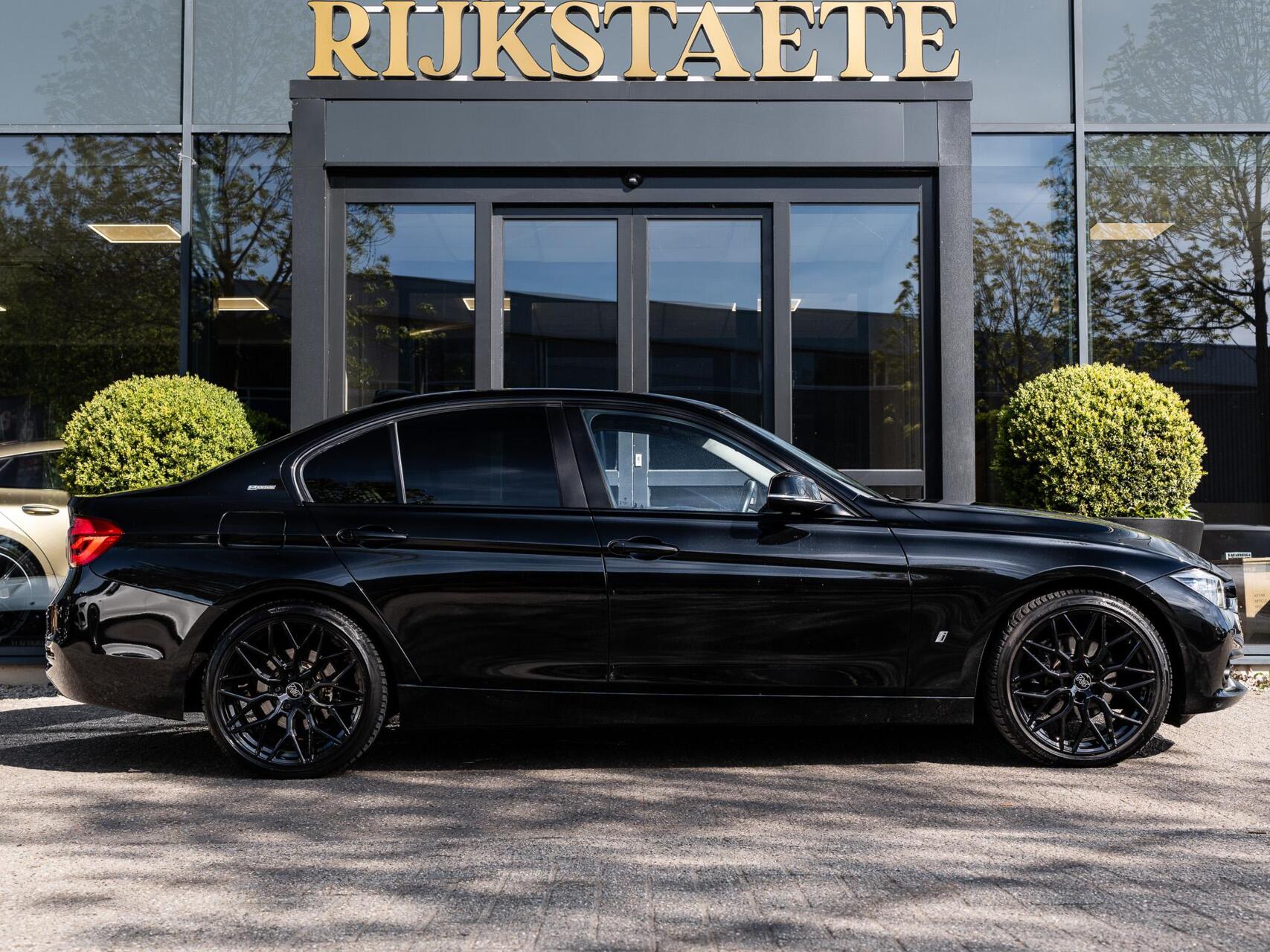 Foto van BMW 330e Iperformance