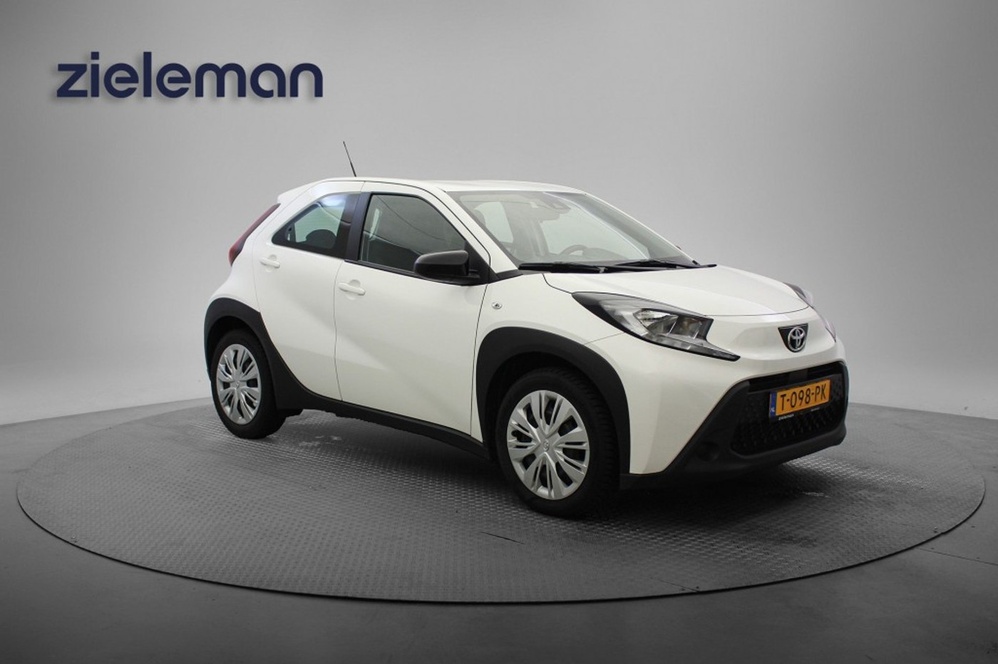 Toyota Toyota Aygo X 1.0 VVT-I S-CVT PLAY 2023 - voorkant