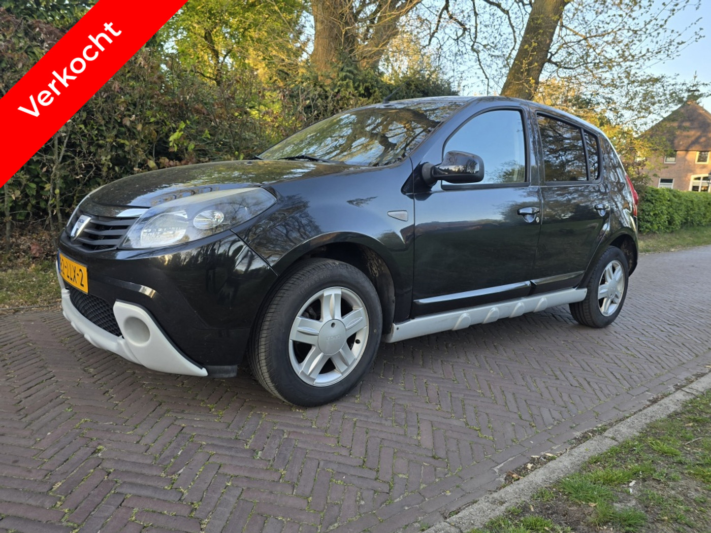 Dacia Sandero 1.2 Blackline 2010 - voorkant
