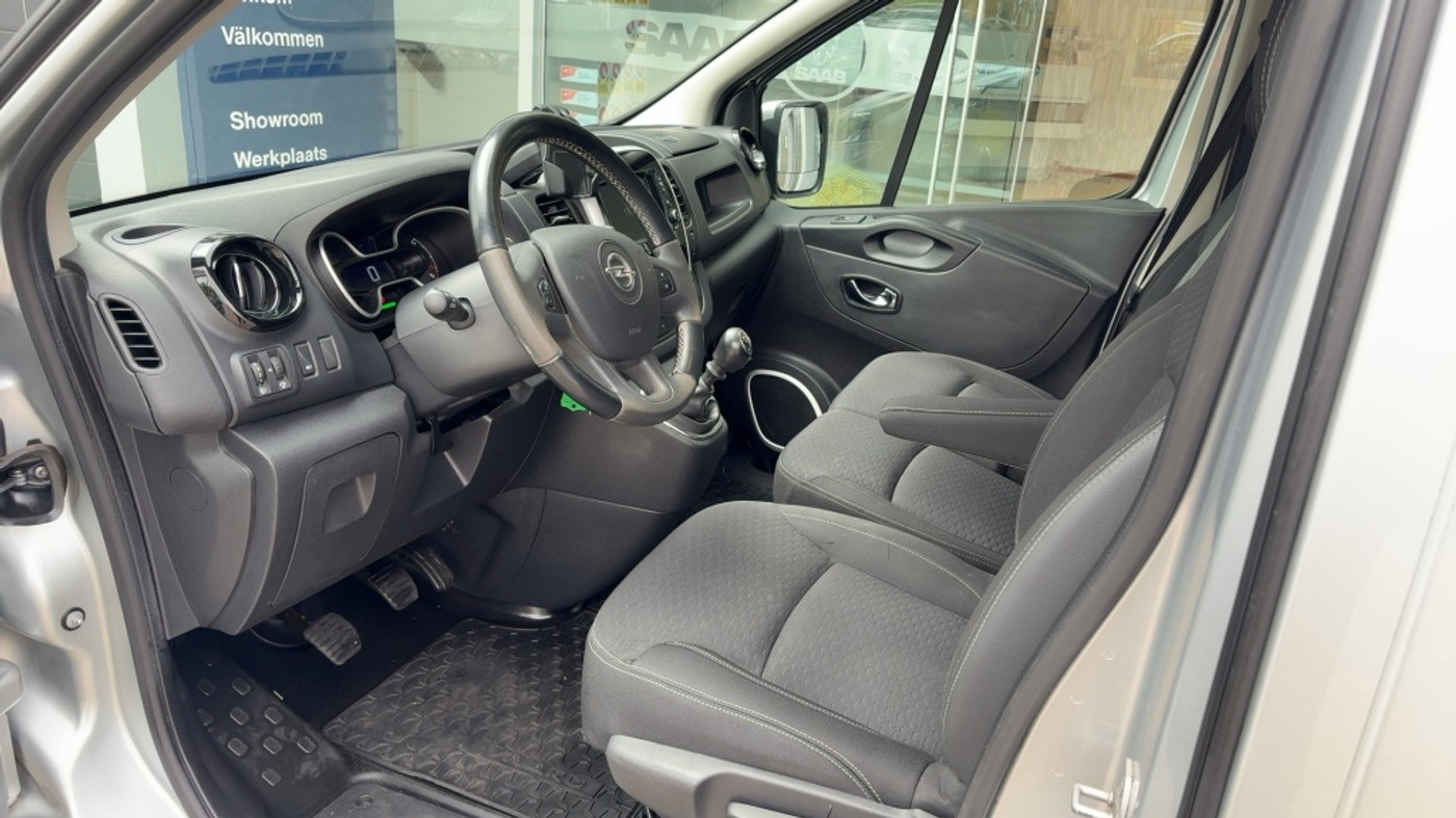 Foto van Opel Vivaro-b