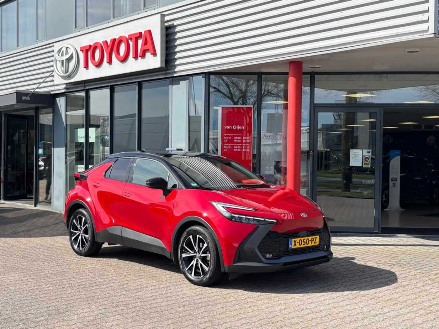 Toyota Toyota C-hr 2.0 Hybrid 200 First | Groot scherm | Dodehoek | Camera | Lage k 2024 - voorkant