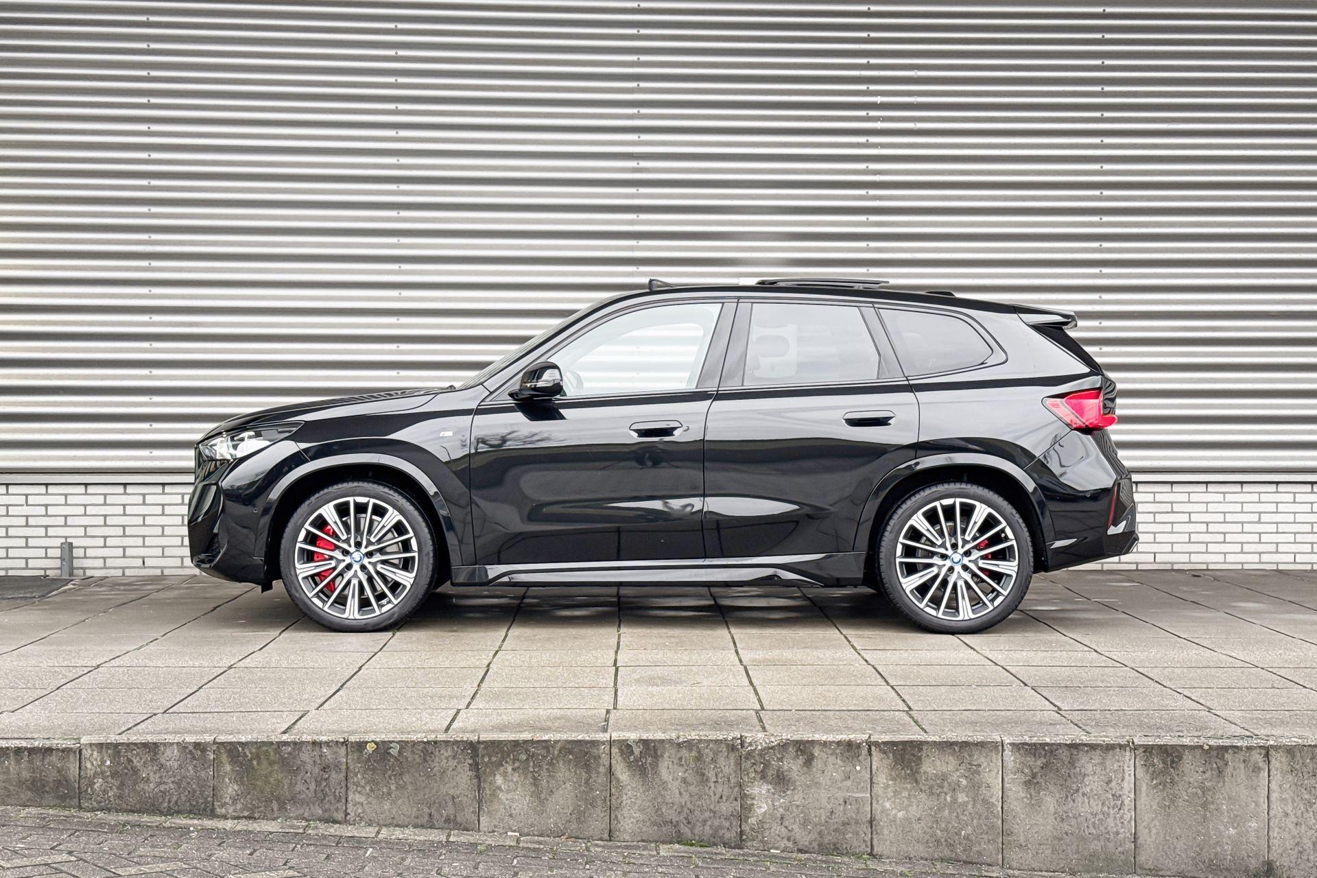 Foto van BMW Ix1 Xdrive30