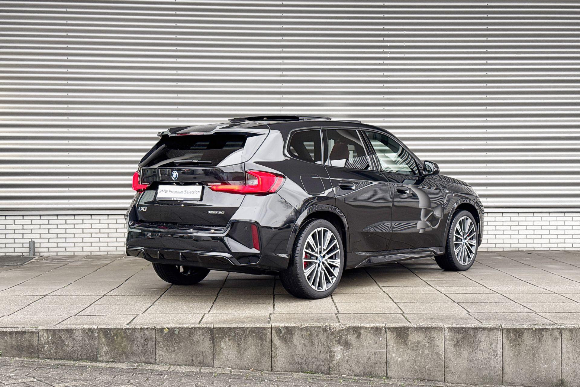 Foto van BMW Ix1 Xdrive30
