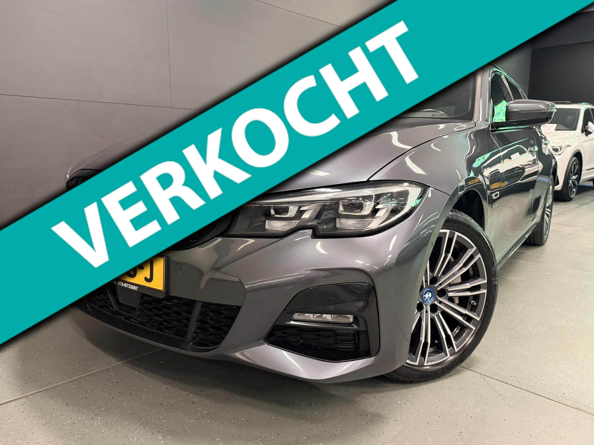 BMW 330e 330e M-SPORT SOH-TEST/PANO/H-KARDON/V-COCKPIT/NAVI/CAM/DAB/CARPLAY/// 2022 - voorkant