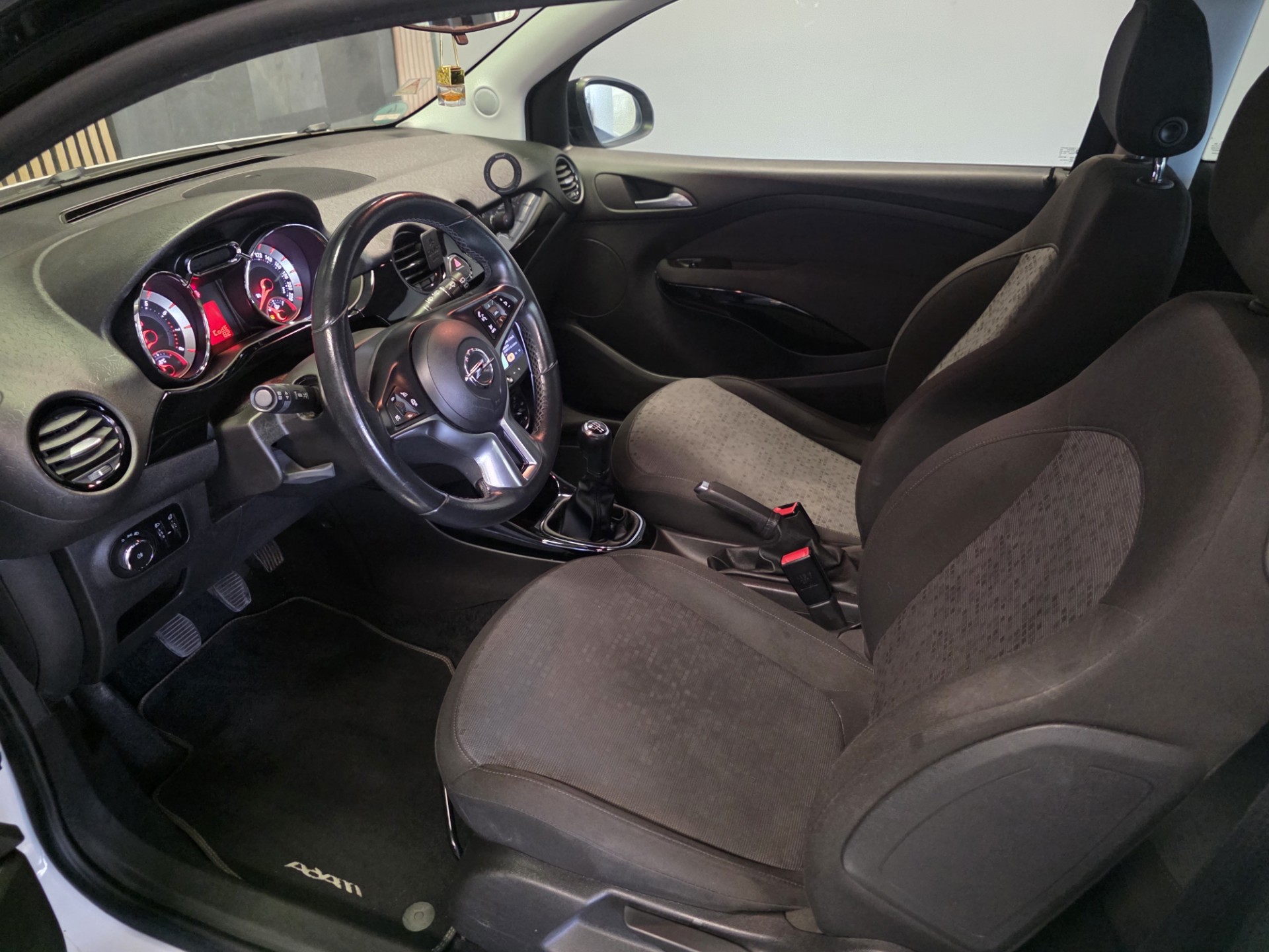 Foto van Opel Adam