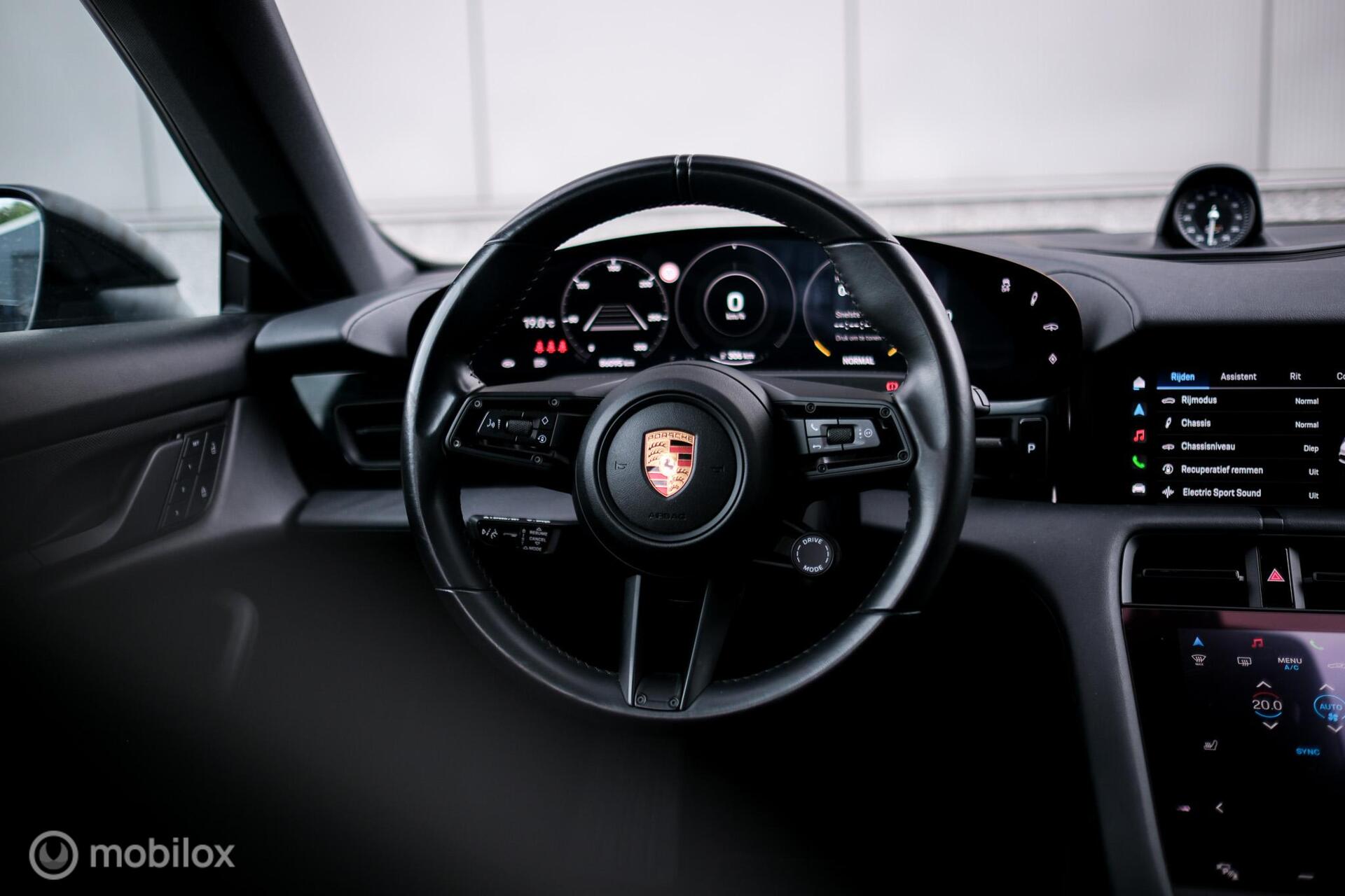 Foto van Porsche Taycan 4s