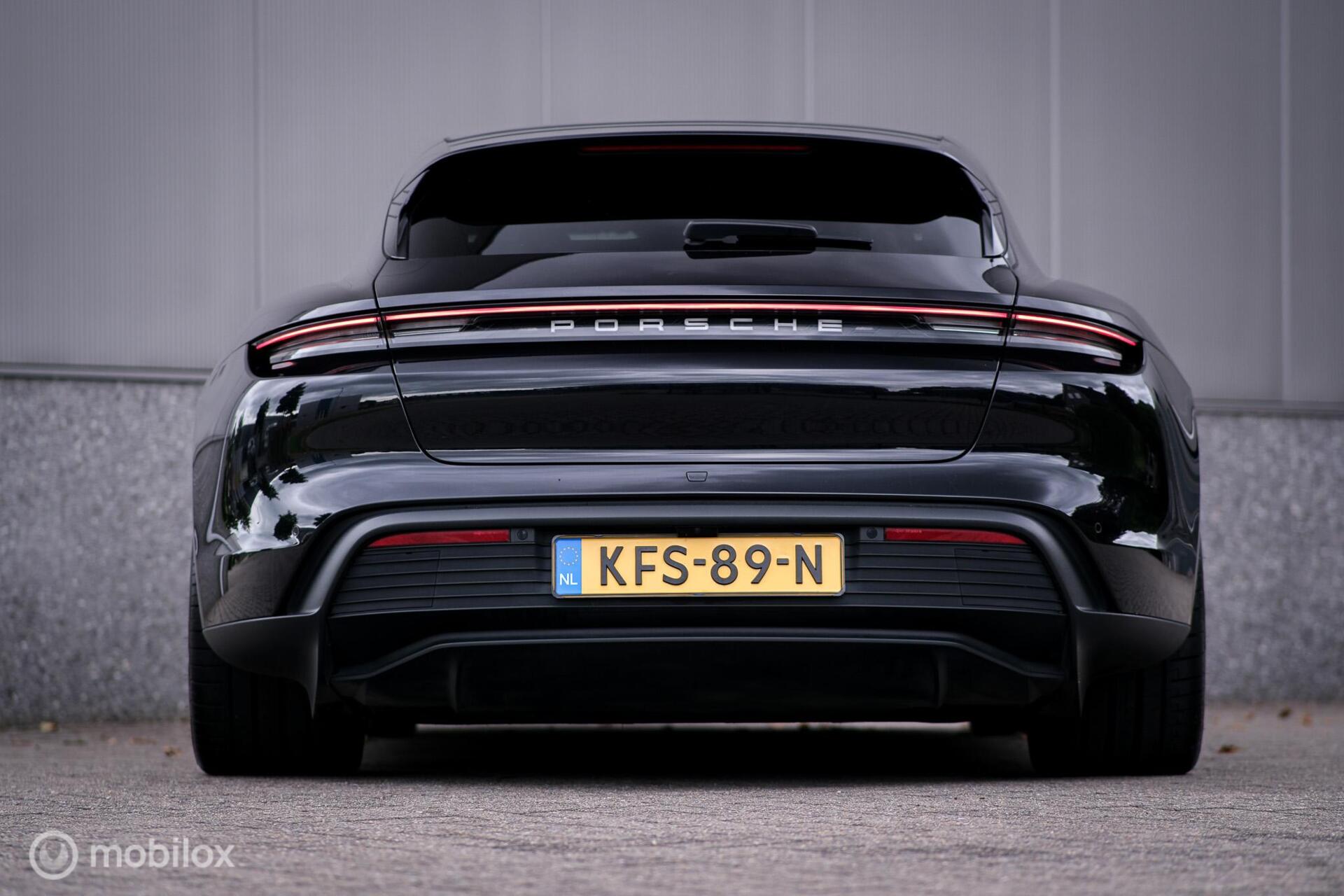 Foto van Porsche Taycan 4s