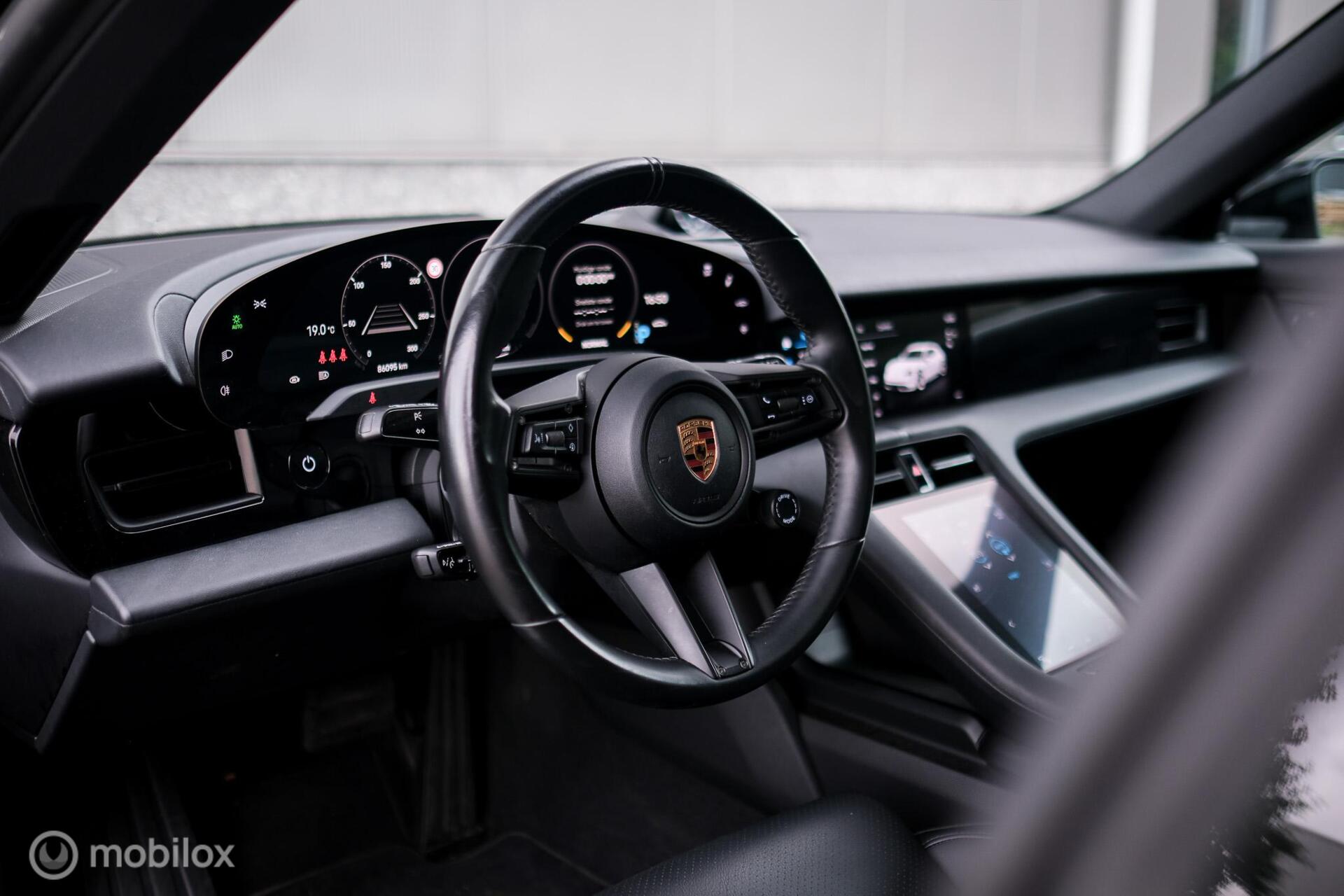 Foto van Porsche Taycan 4s