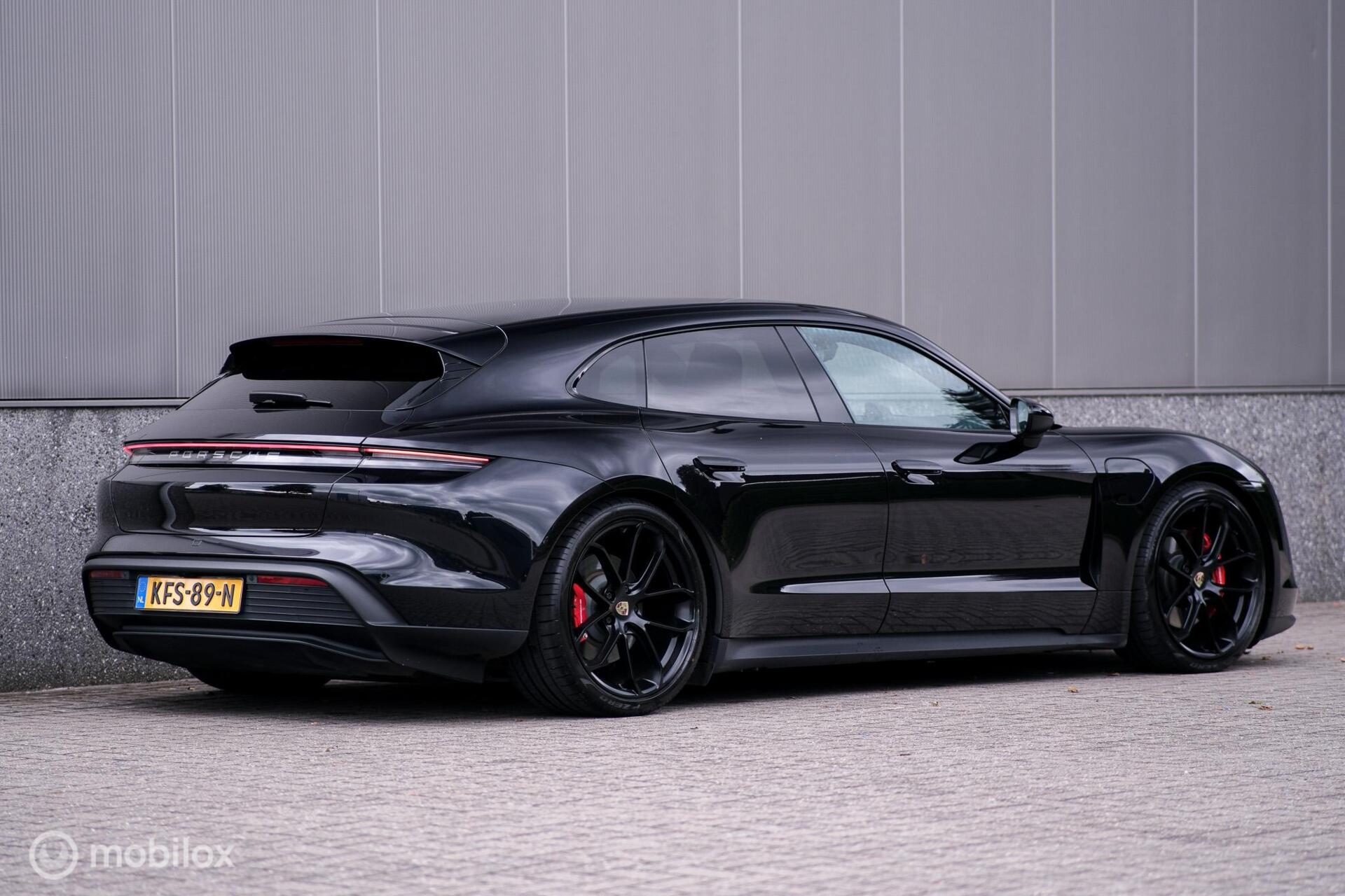 Foto van Porsche Taycan 4s