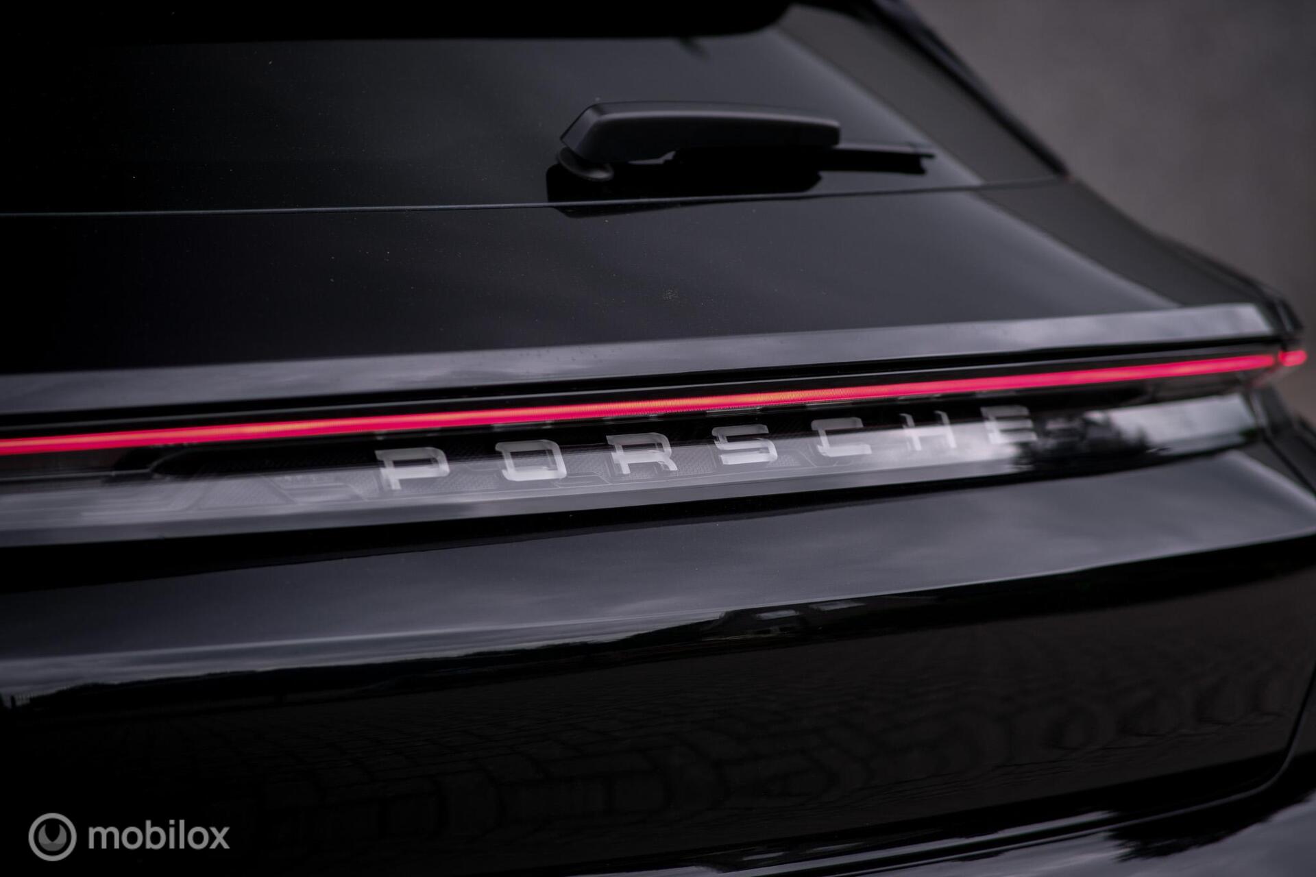 Foto van Porsche Taycan 4s