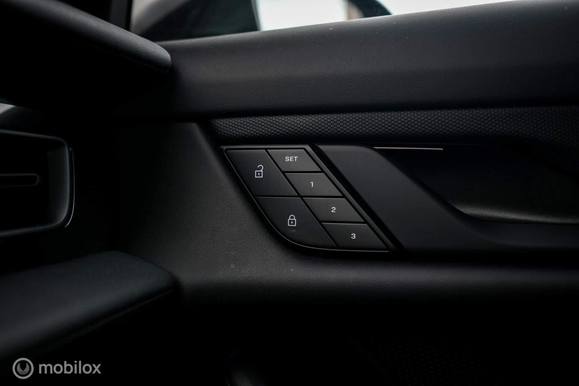 Foto van Porsche Taycan 4s