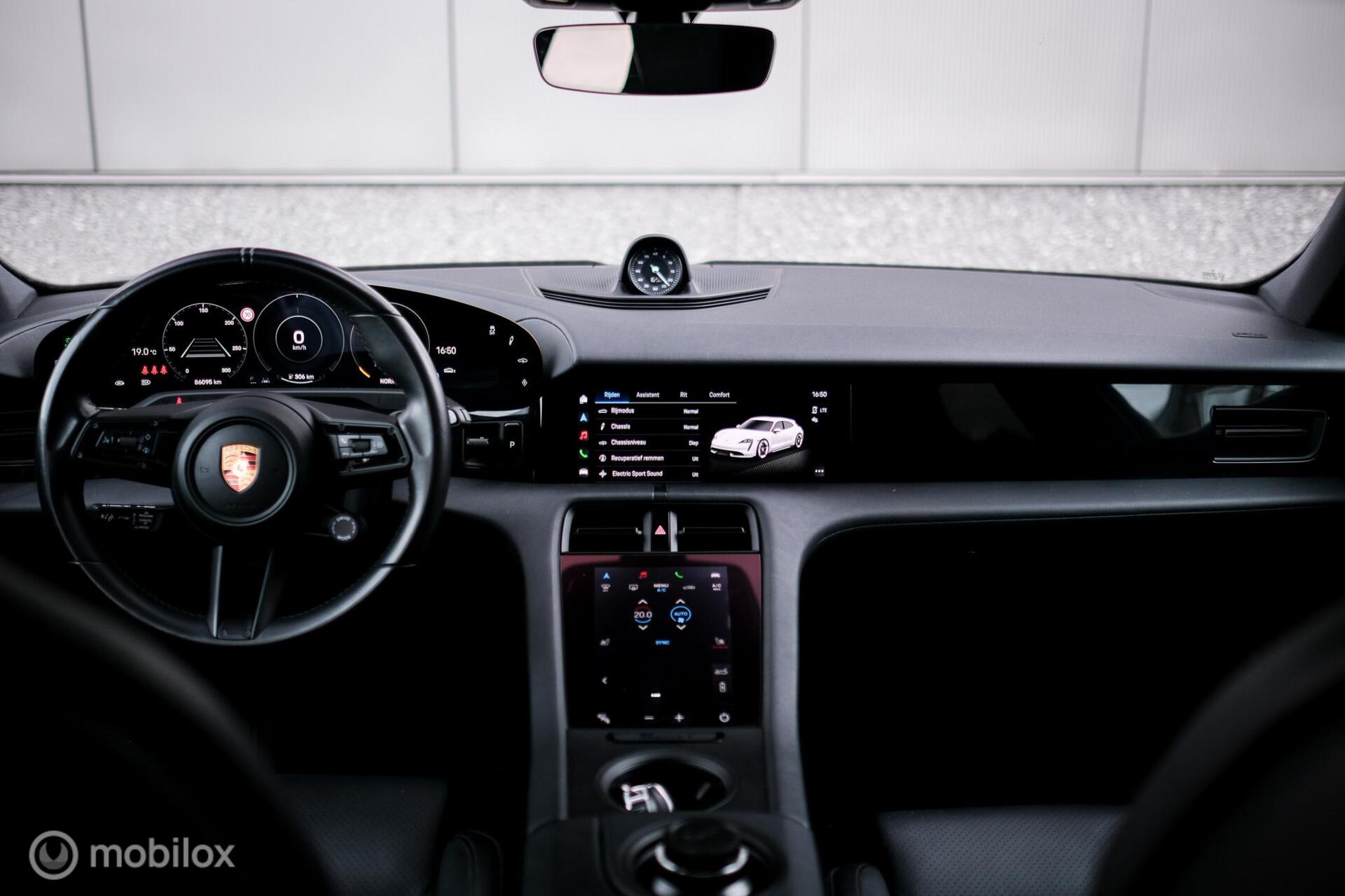 Foto van Porsche Taycan 4s
